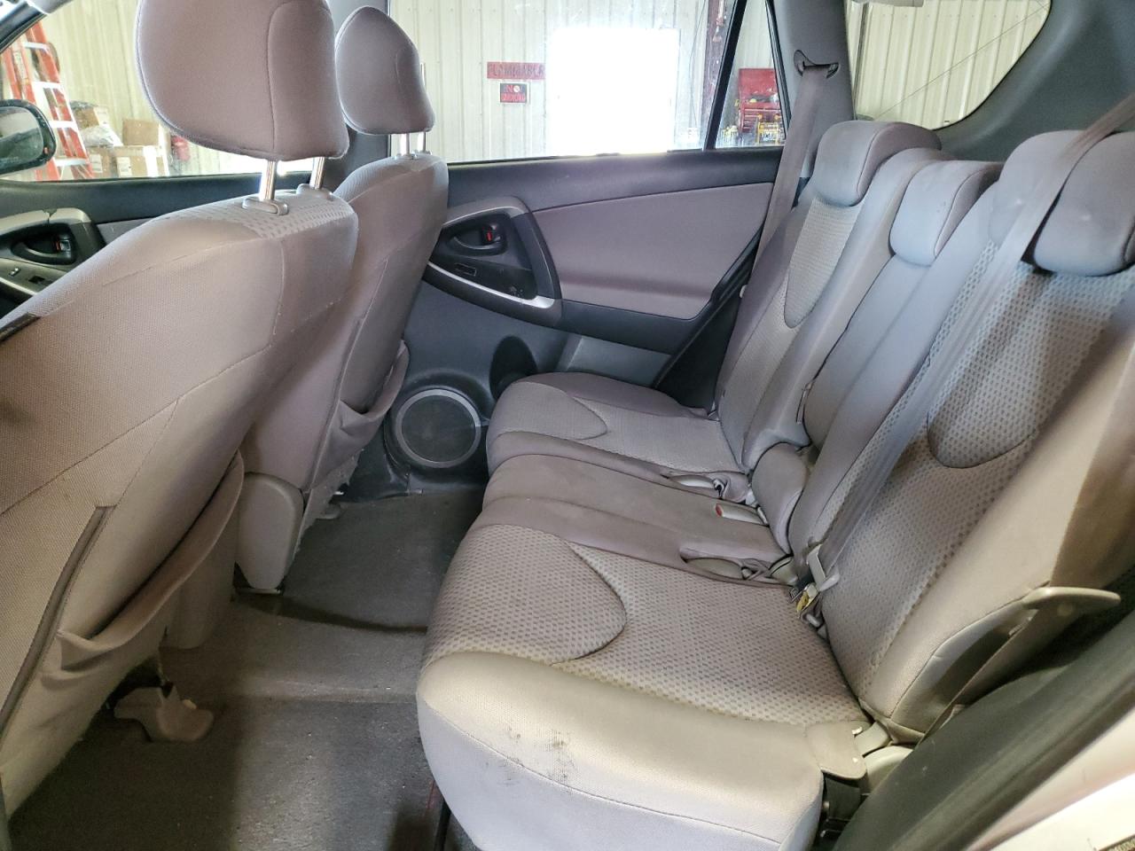 2008 Toyota Rav4 Base Silver vin: JTMBD33V386065648