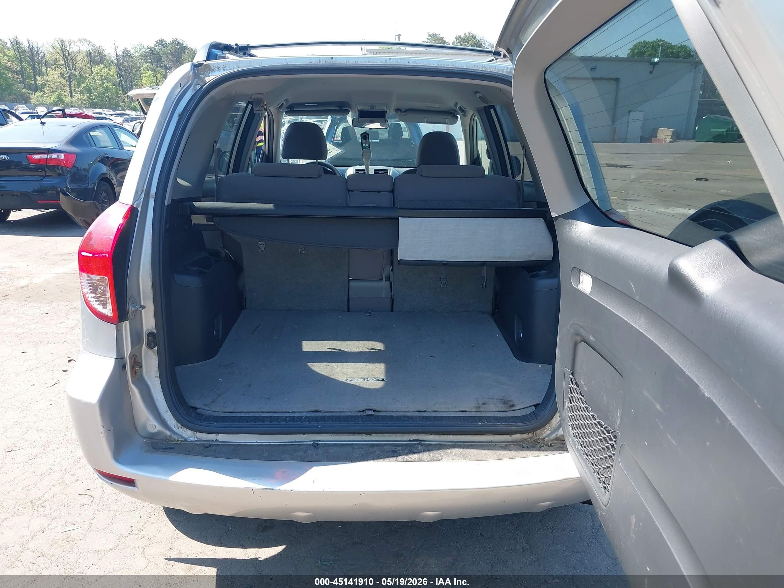 2008 Toyota Rav4 Silver vin: JTMBD33V386081025