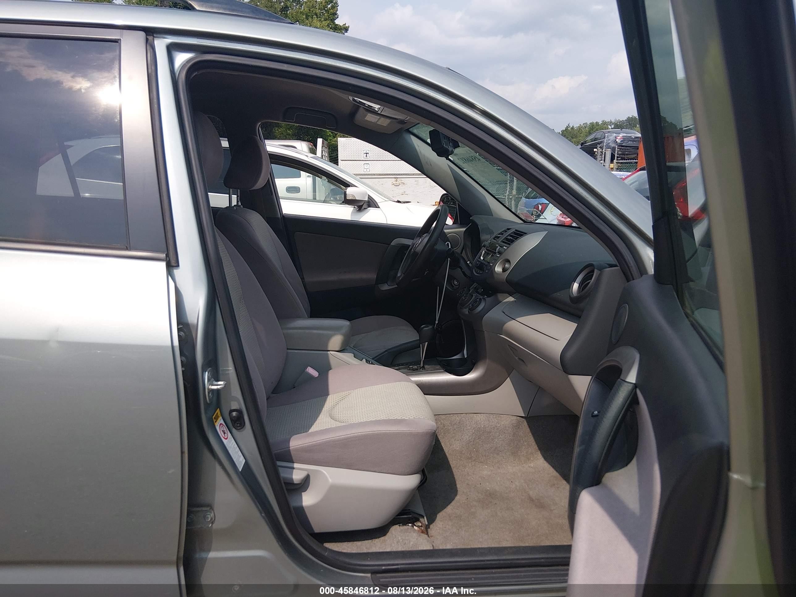 2008 Toyota Rav4   Silver vin: JTMBD33V386083180