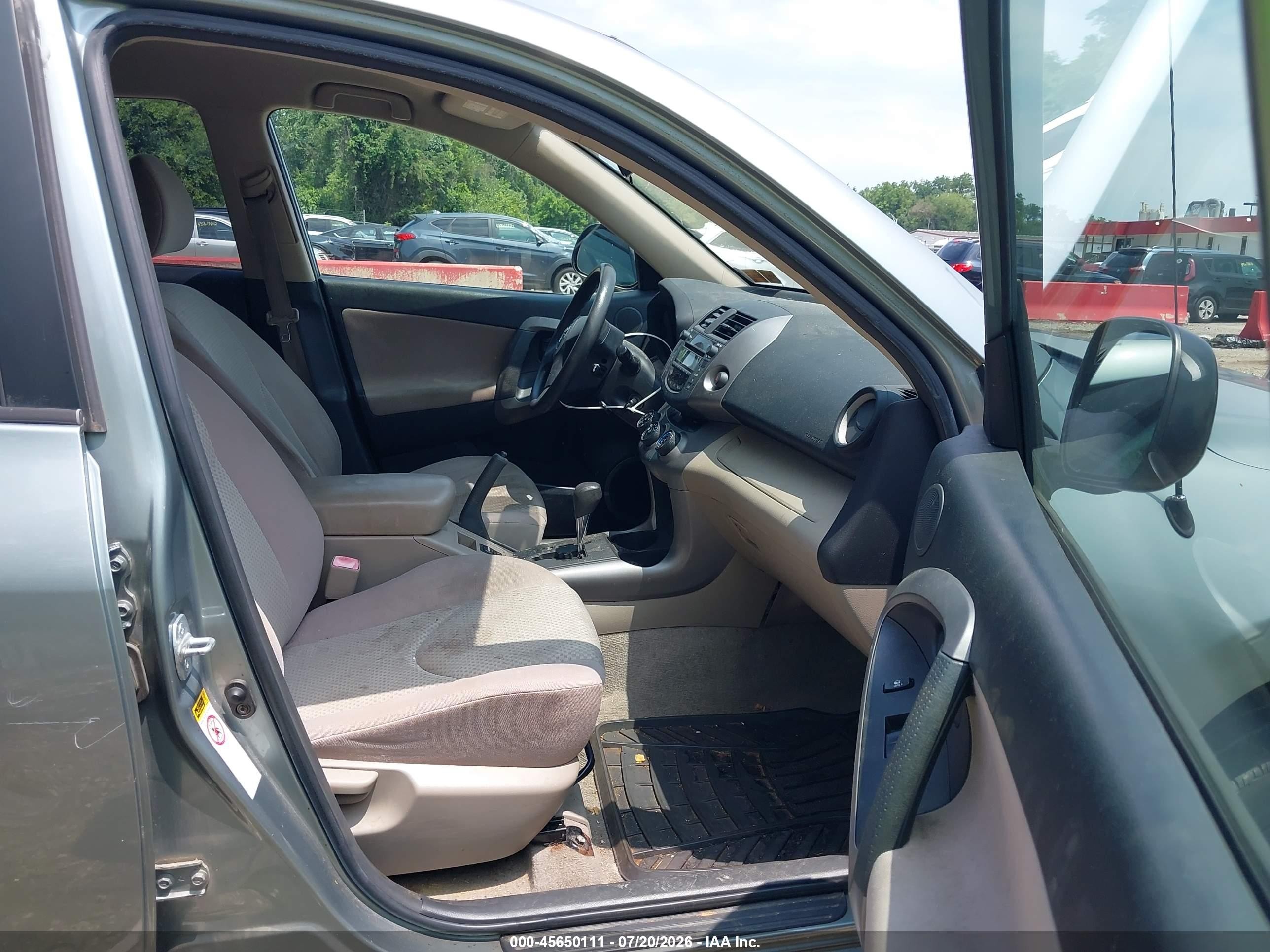 2006 Toyota Rav4   Gray vin: JTMBD33V465013707