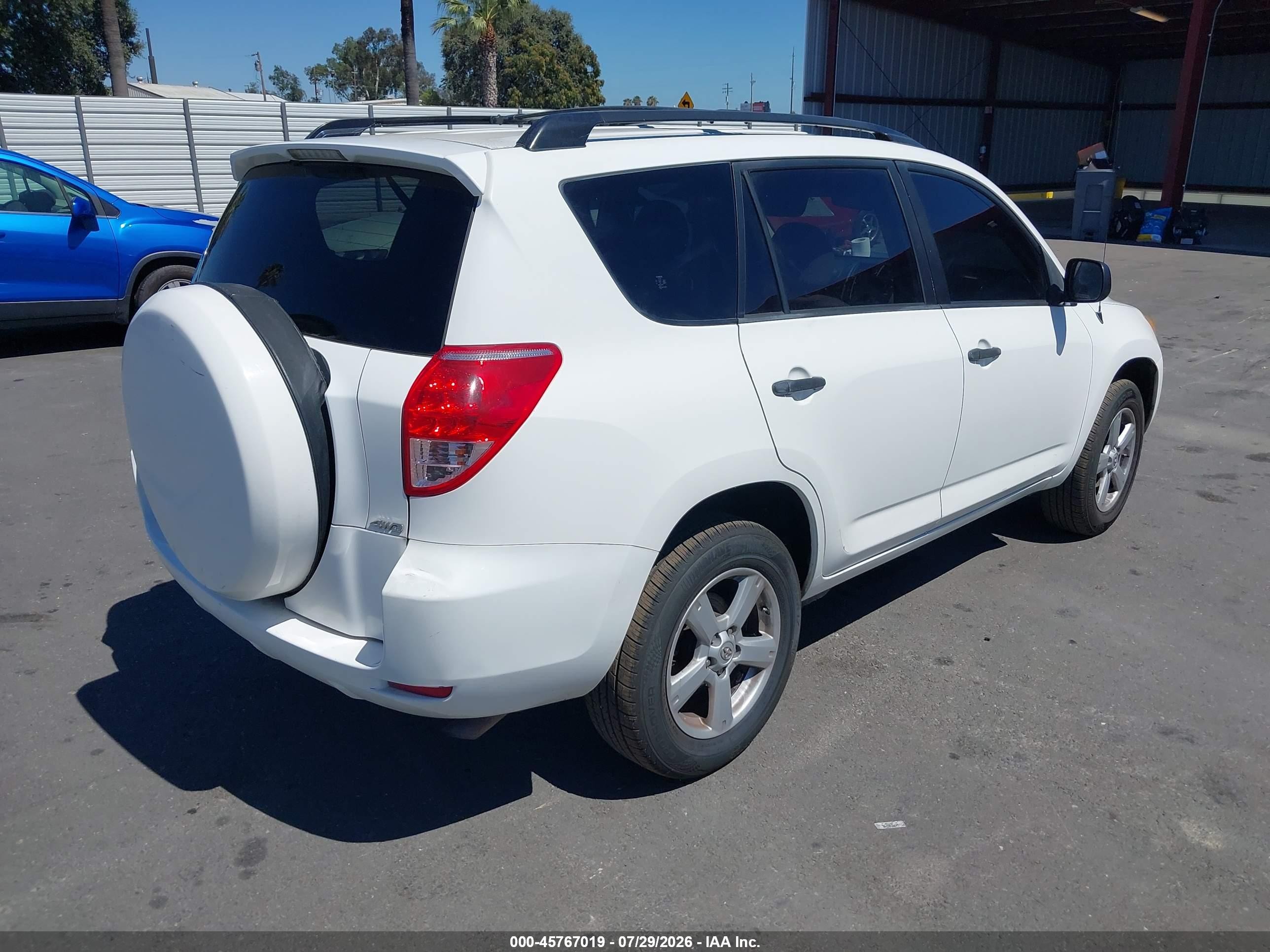 2006 Toyota Rav4   White vin: JTMBD33V465021127