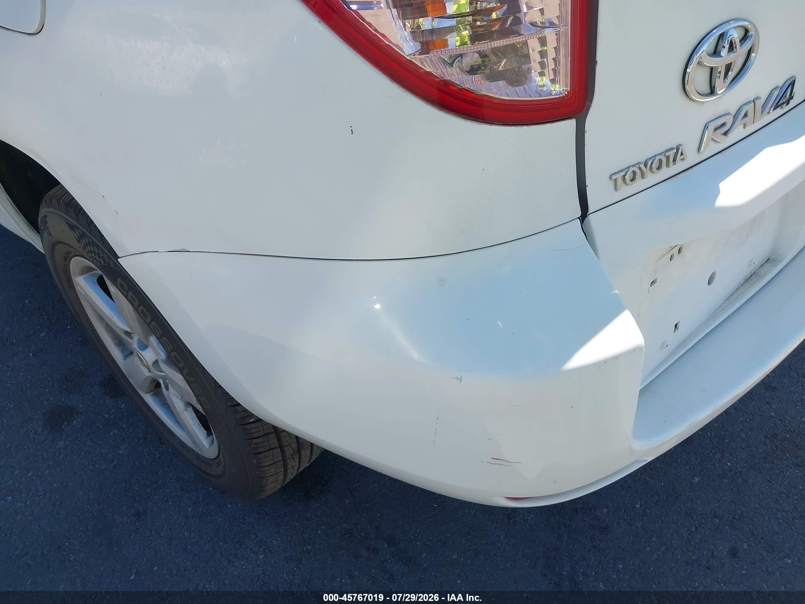 2006 Toyota Rav4   White vin: JTMBD33V465021127