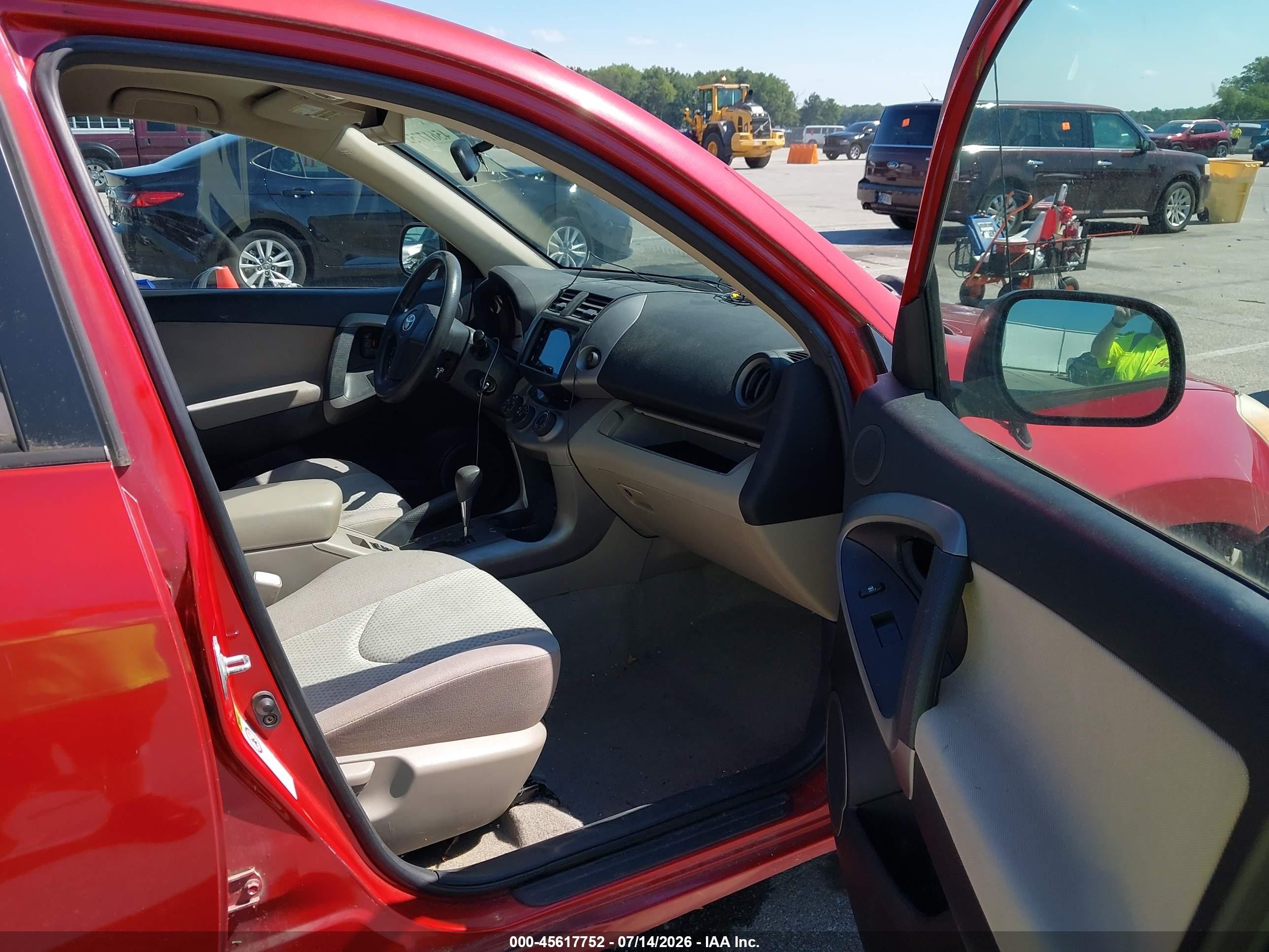 2006 Toyota Rav4   Red vin: JTMBD33V465026151