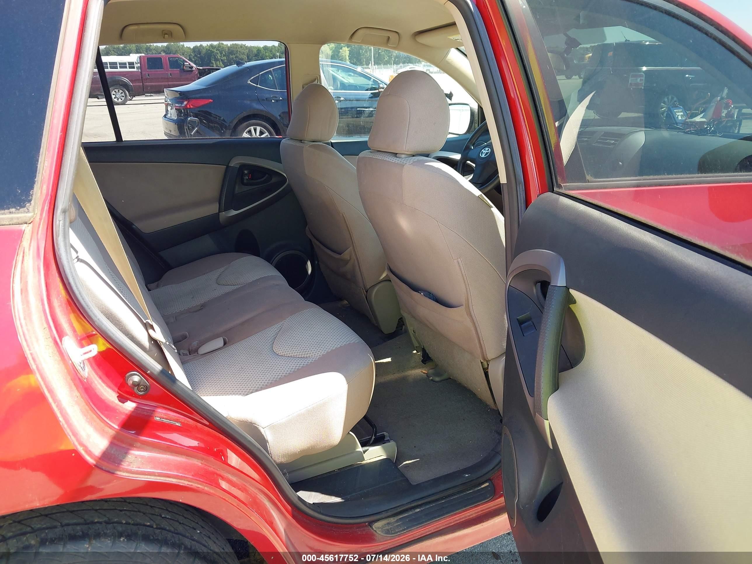 2006 Toyota Rav4   Red vin: JTMBD33V465026151