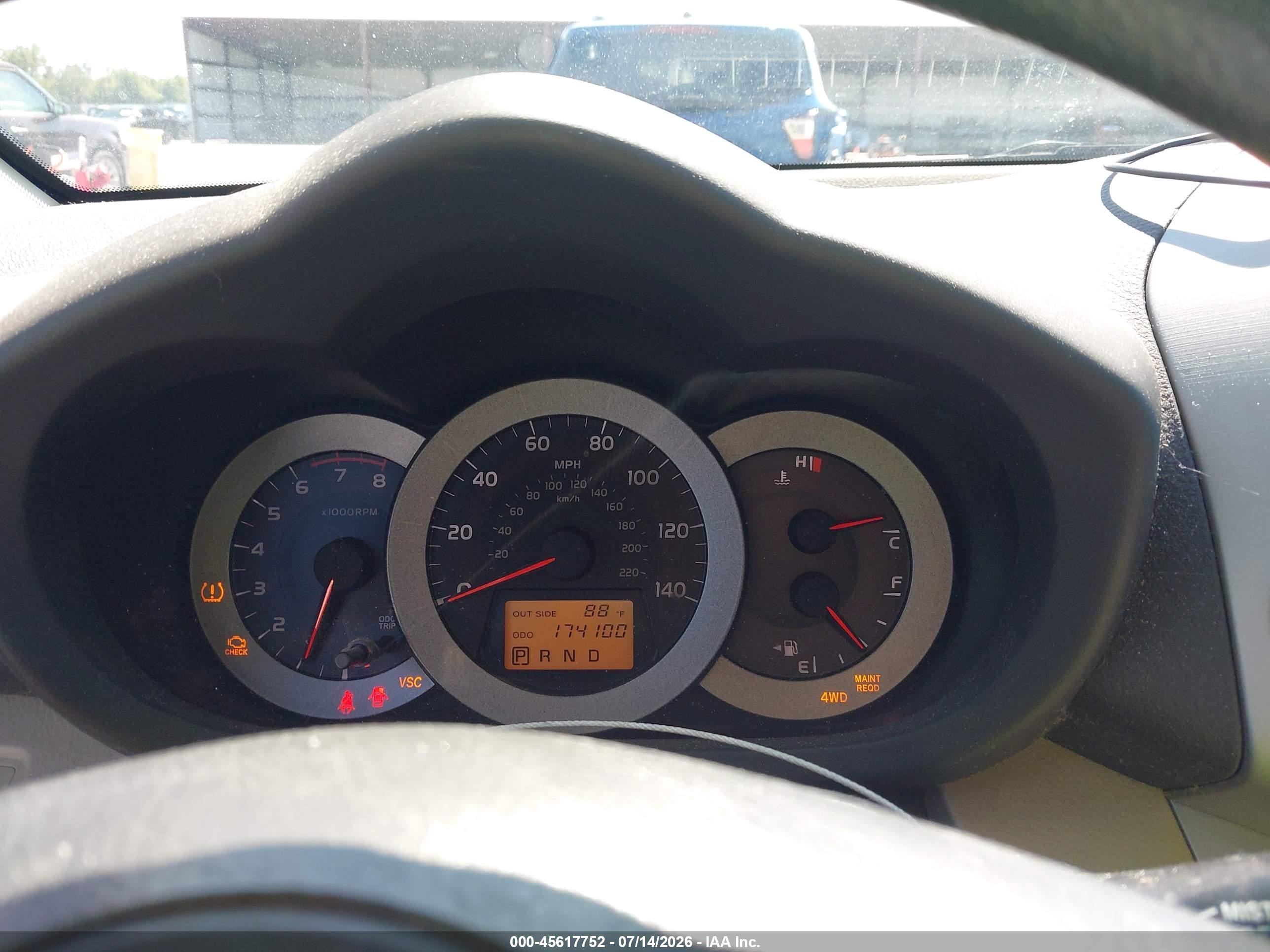 2006 Toyota Rav4   Red vin: JTMBD33V465026151