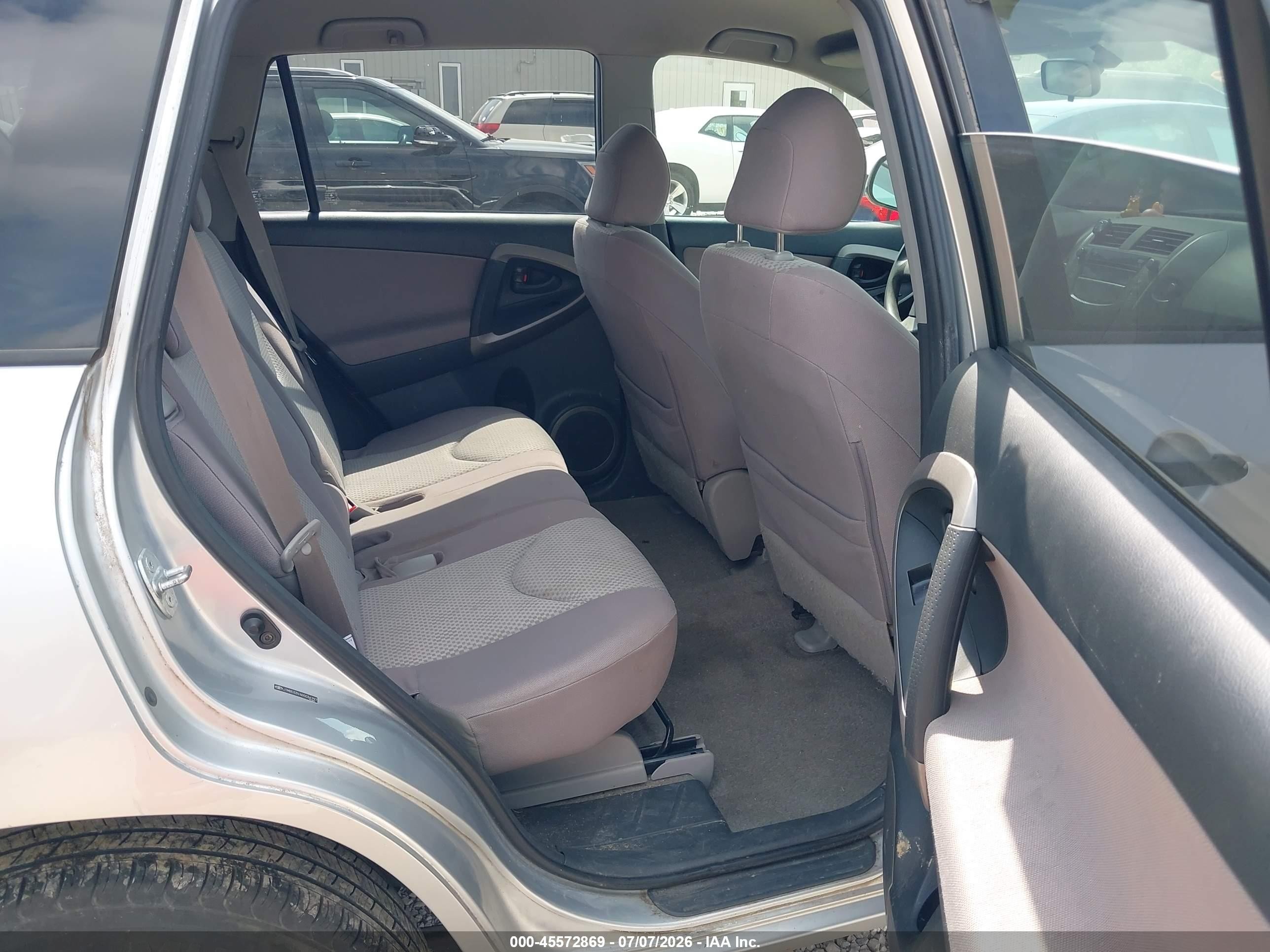 2006 Toyota Rav4   Silver vin: JTMBD33V465034797