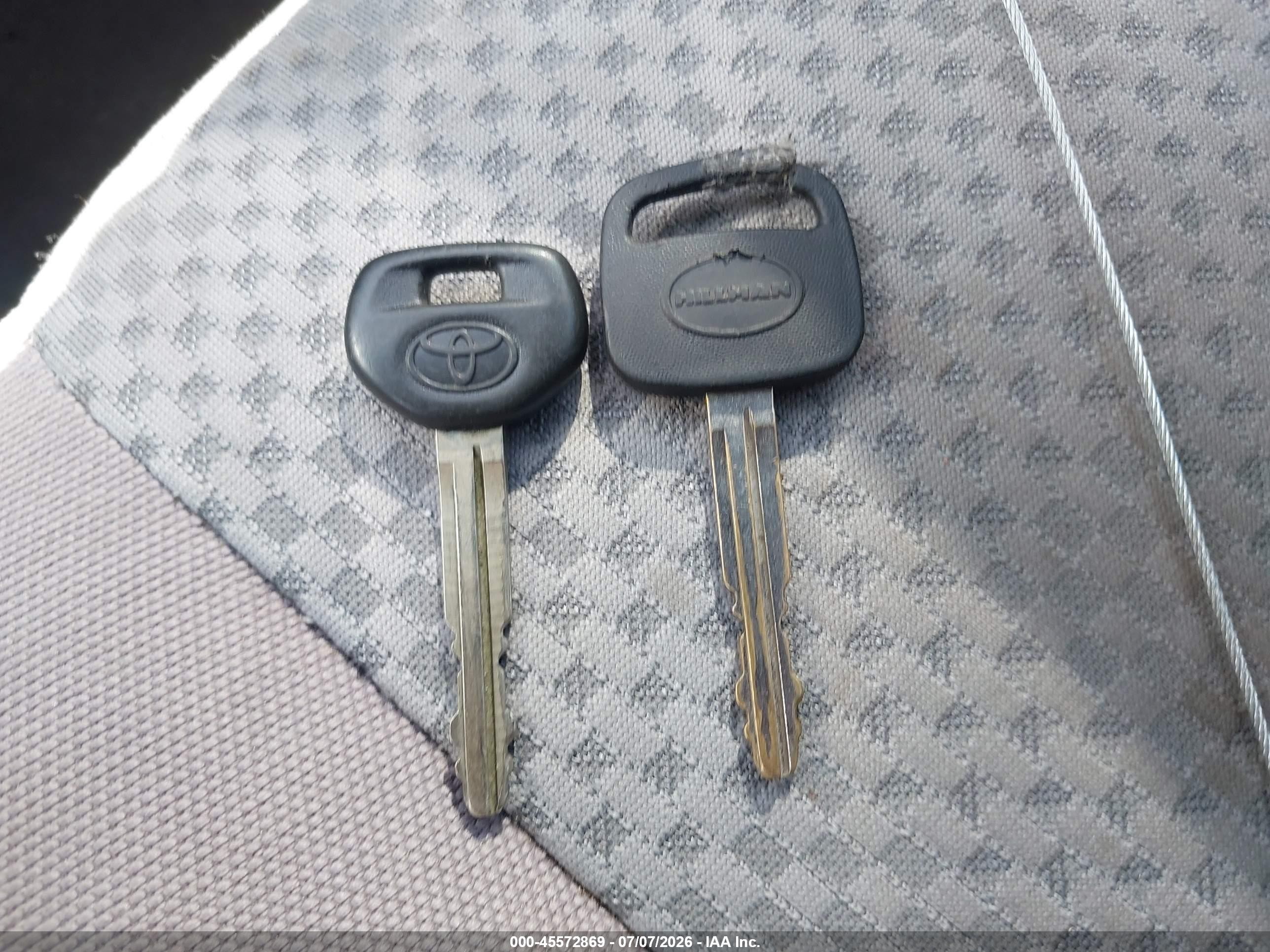 2006 Toyota Rav4   Silver vin: JTMBD33V465034797