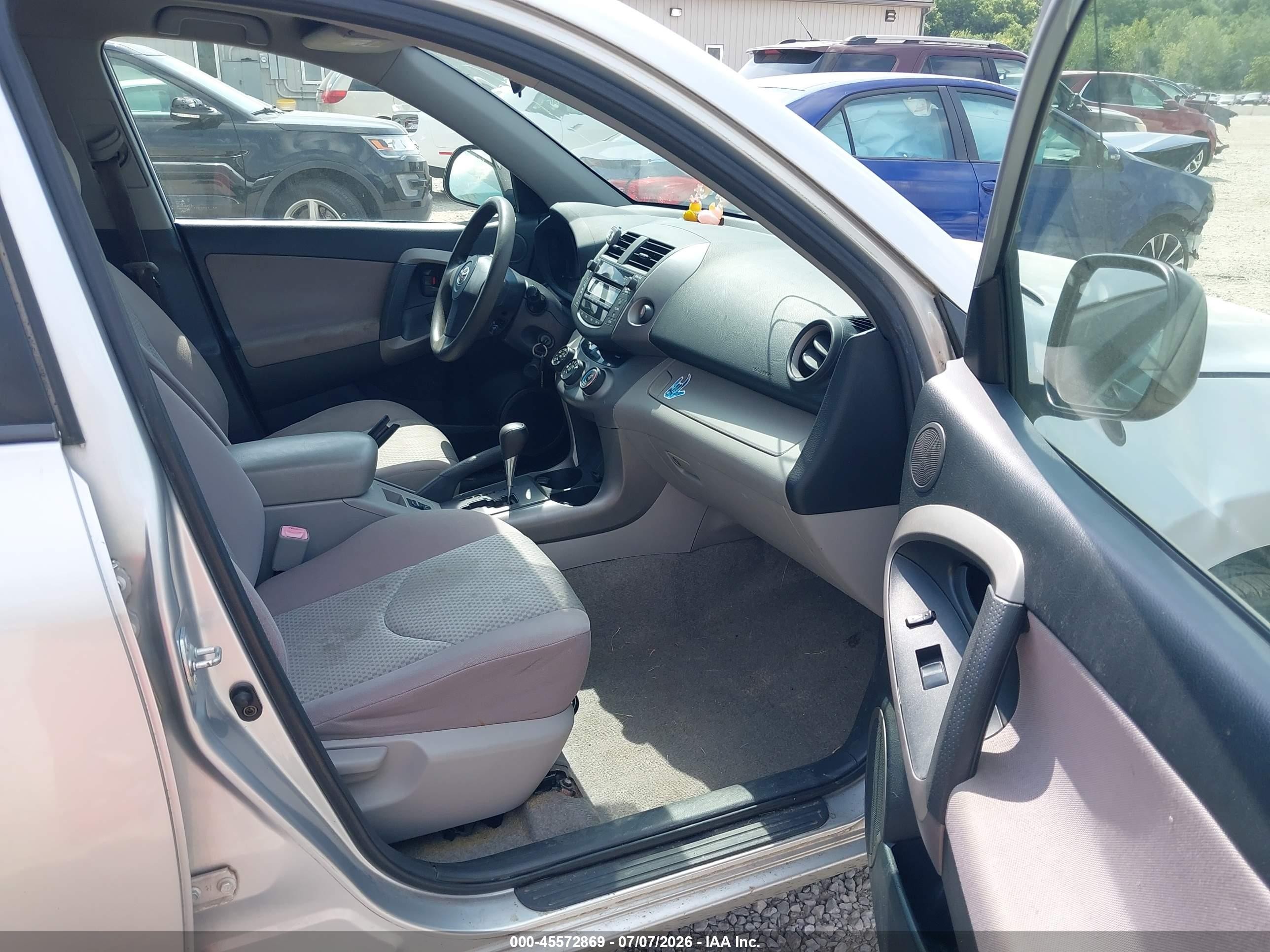 2006 Toyota Rav4   Silver vin: JTMBD33V465034797