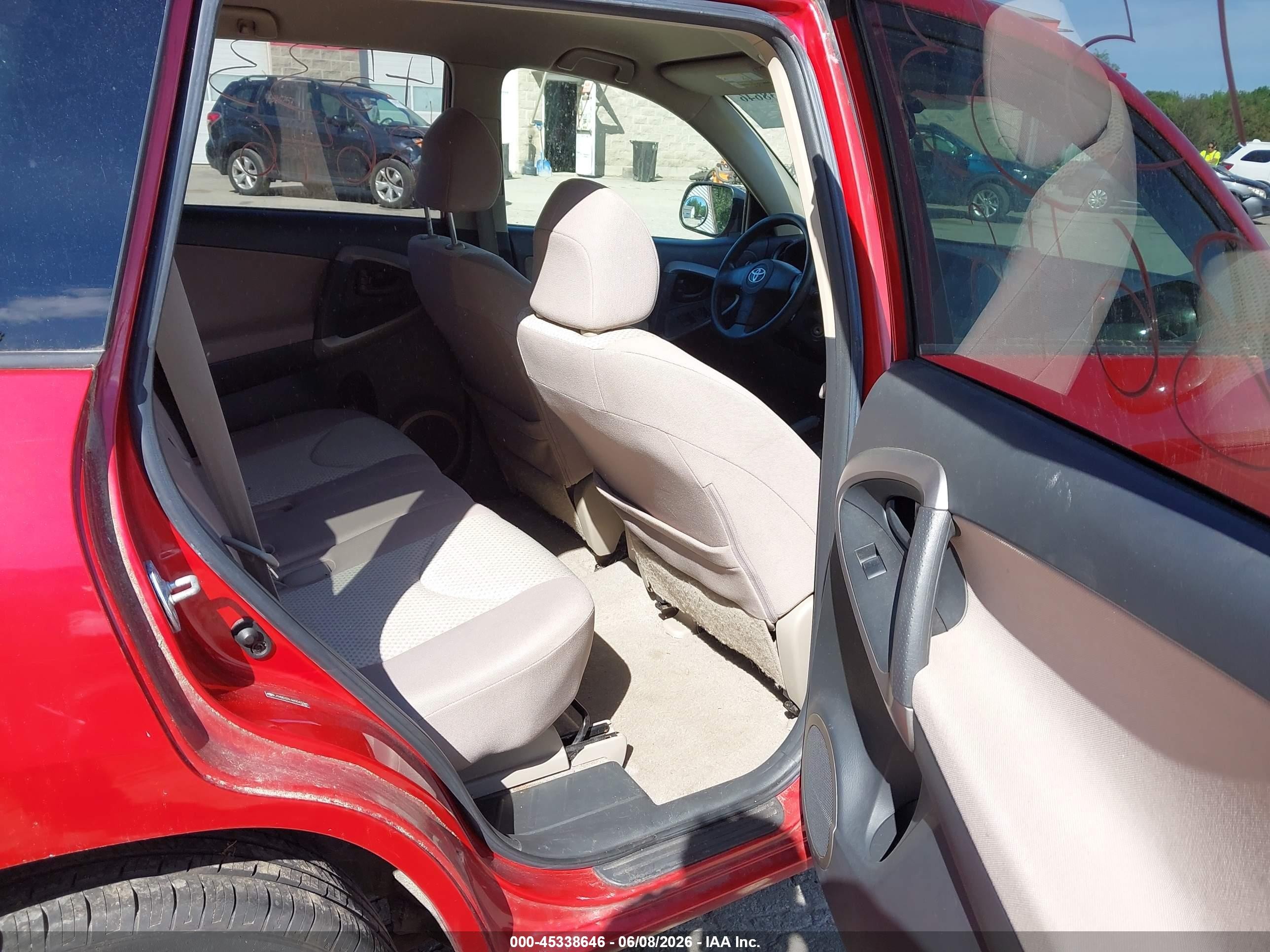 2006 Toyota Rav4   Red vin: JTMBD33V465043385