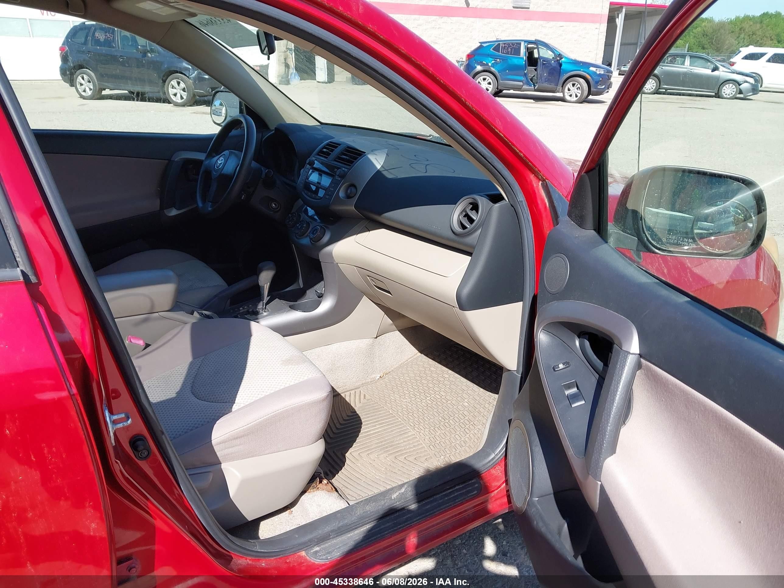 2006 Toyota Rav4   Red vin: JTMBD33V465043385