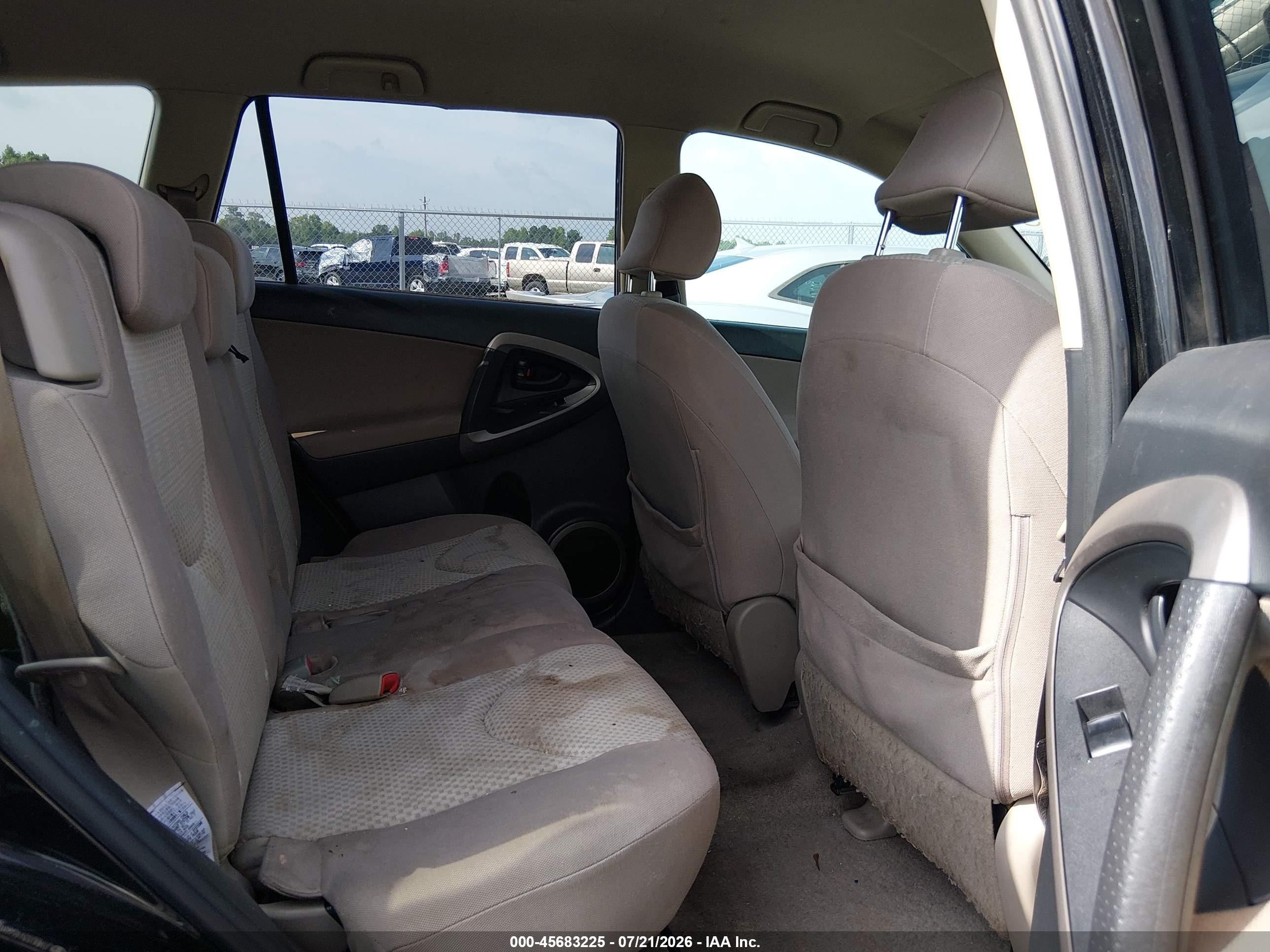 2006 Toyota Rav4   Black vin: JTMBD33V466010820