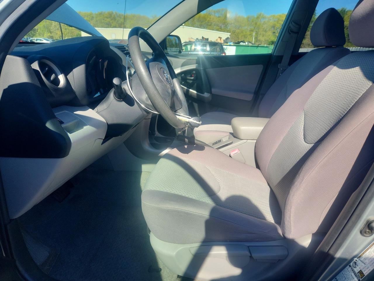 2006 Toyota Rav4 Base Silver vin: JTMBD33V466011255