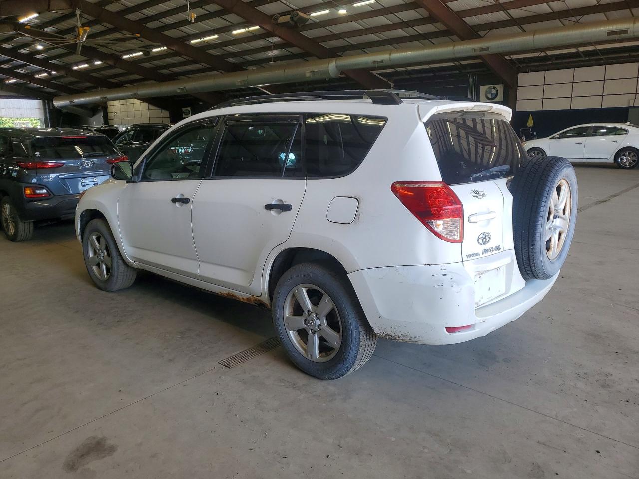 2007 Toyota Rav4 Base White vin: JTMBD33V475086335