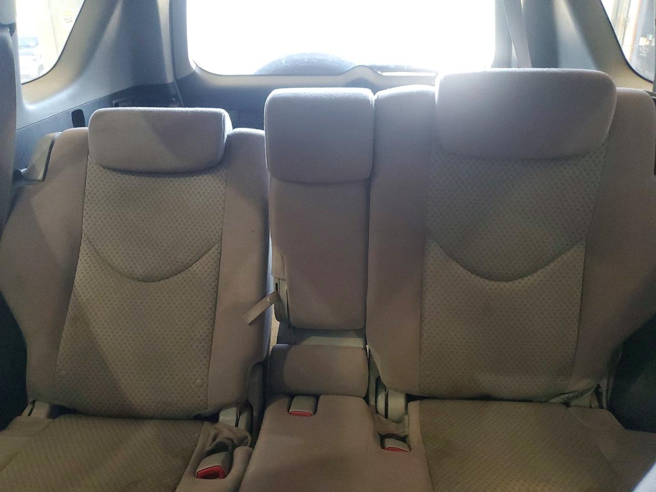2007 Toyota Rav4 Base White vin: JTMBD33V475086335