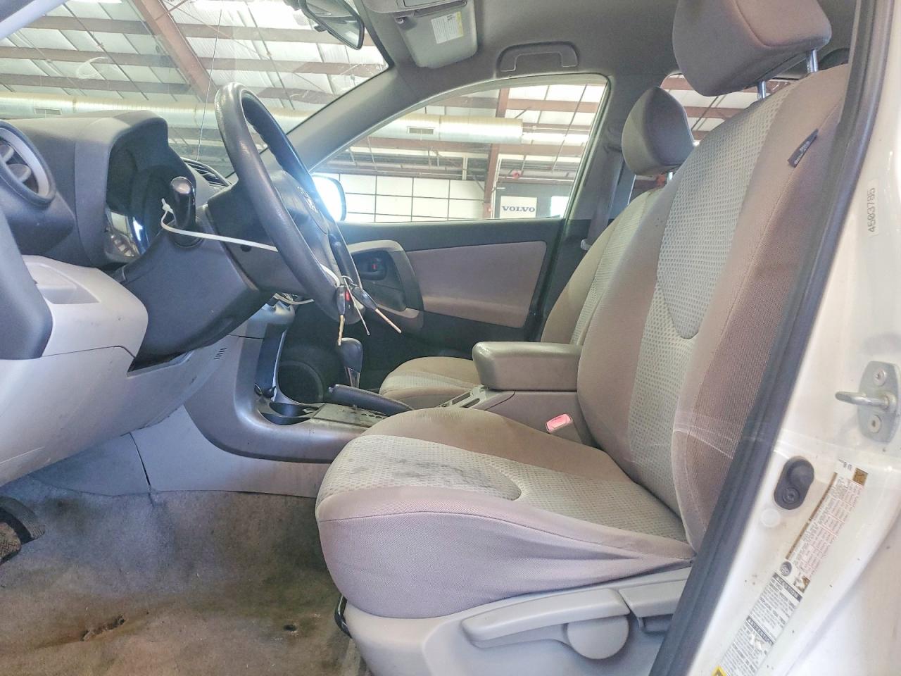 2007 Toyota Rav4 Base White vin: JTMBD33V475086335
