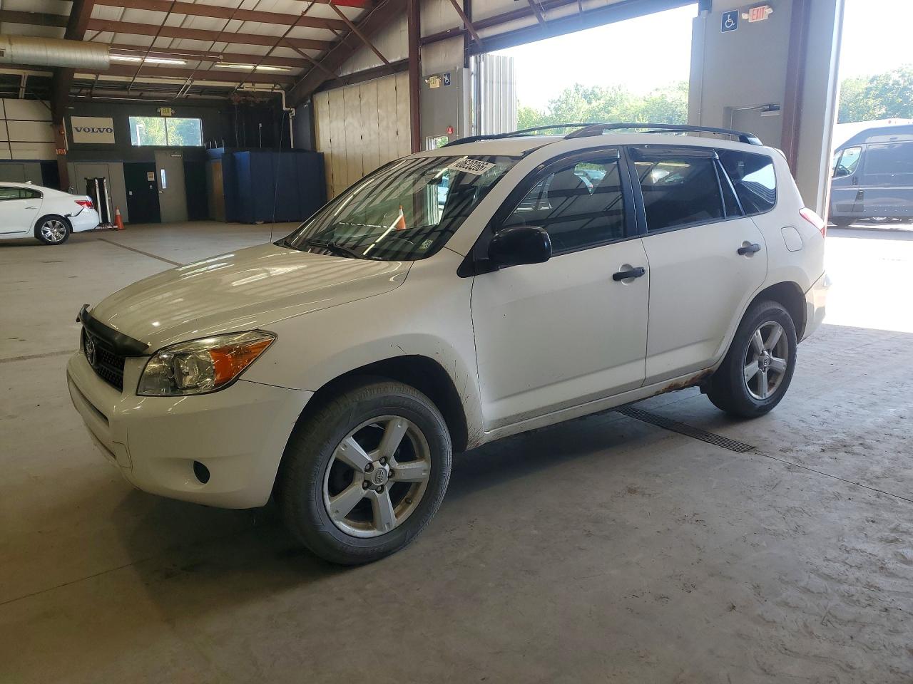 2007 Toyota Rav4 Base White vin: JTMBD33V475086335