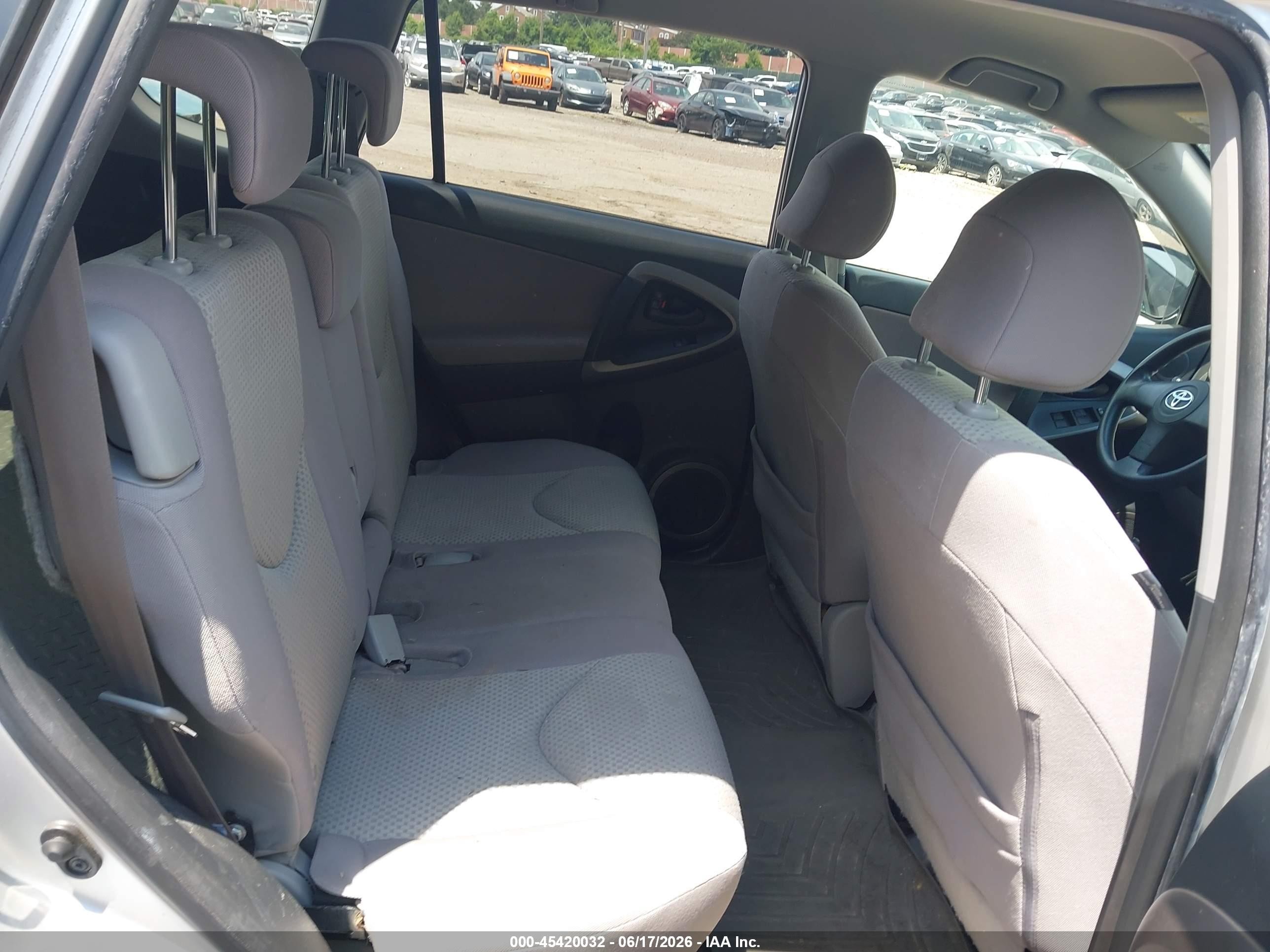 2007 Toyota Rav4   Silver vin: JTMBD33V476029160