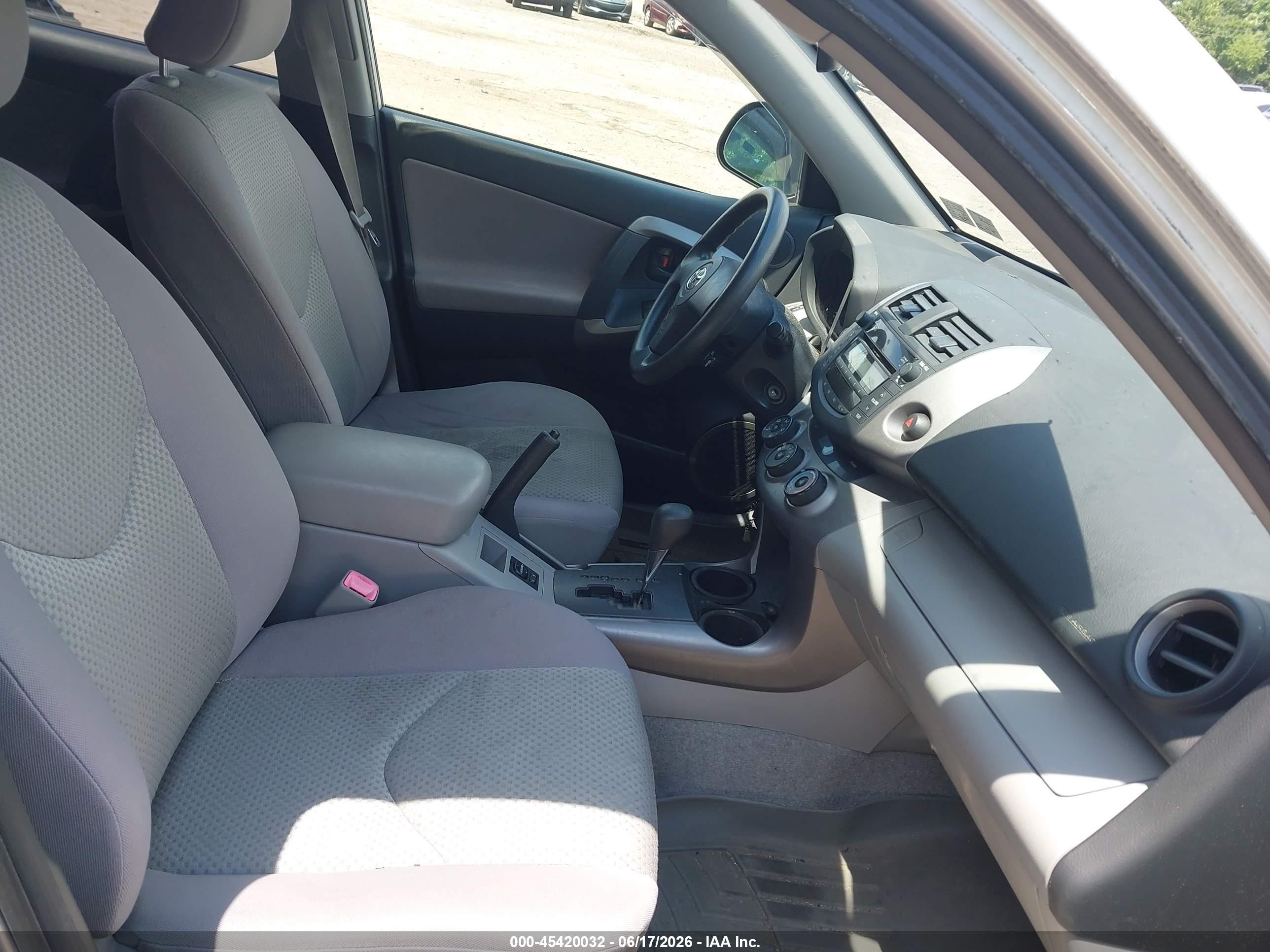 2007 Toyota Rav4   Silver vin: JTMBD33V476029160