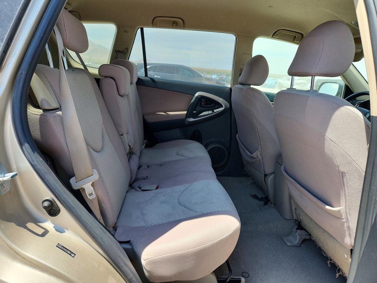 2007 Toyota Rav4 Base Золотой vin: JTMBD33V476038909