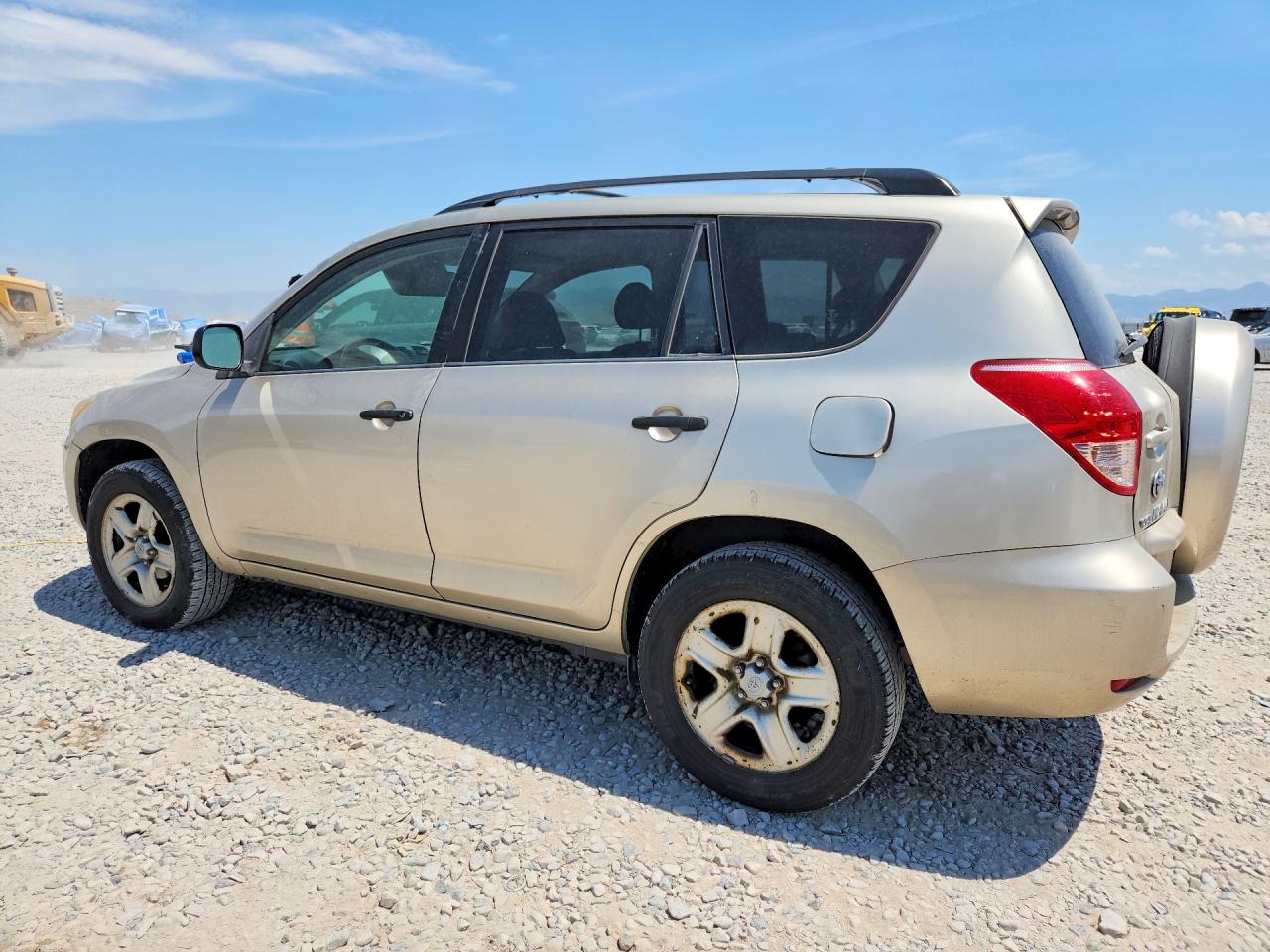 2007 Toyota Rav4 Base Золотой vin: JTMBD33V476038909