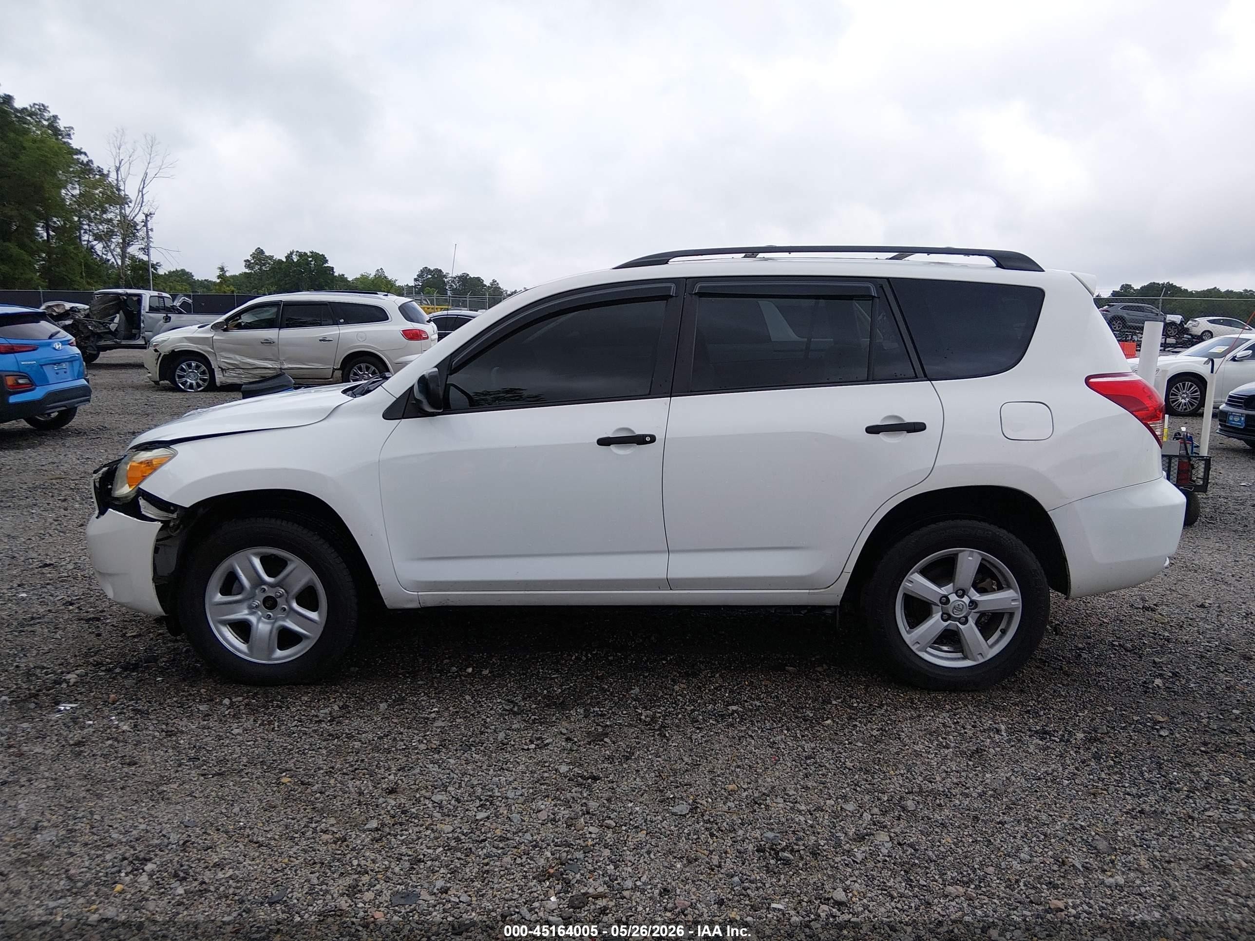 2007 Toyota Rav4   White vin: JTMBD33V476048260