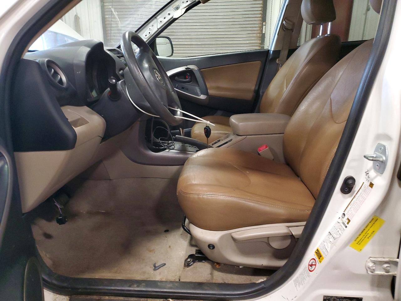 2008 Toyota Rav4 Base White vin: JTMBD33V485204594