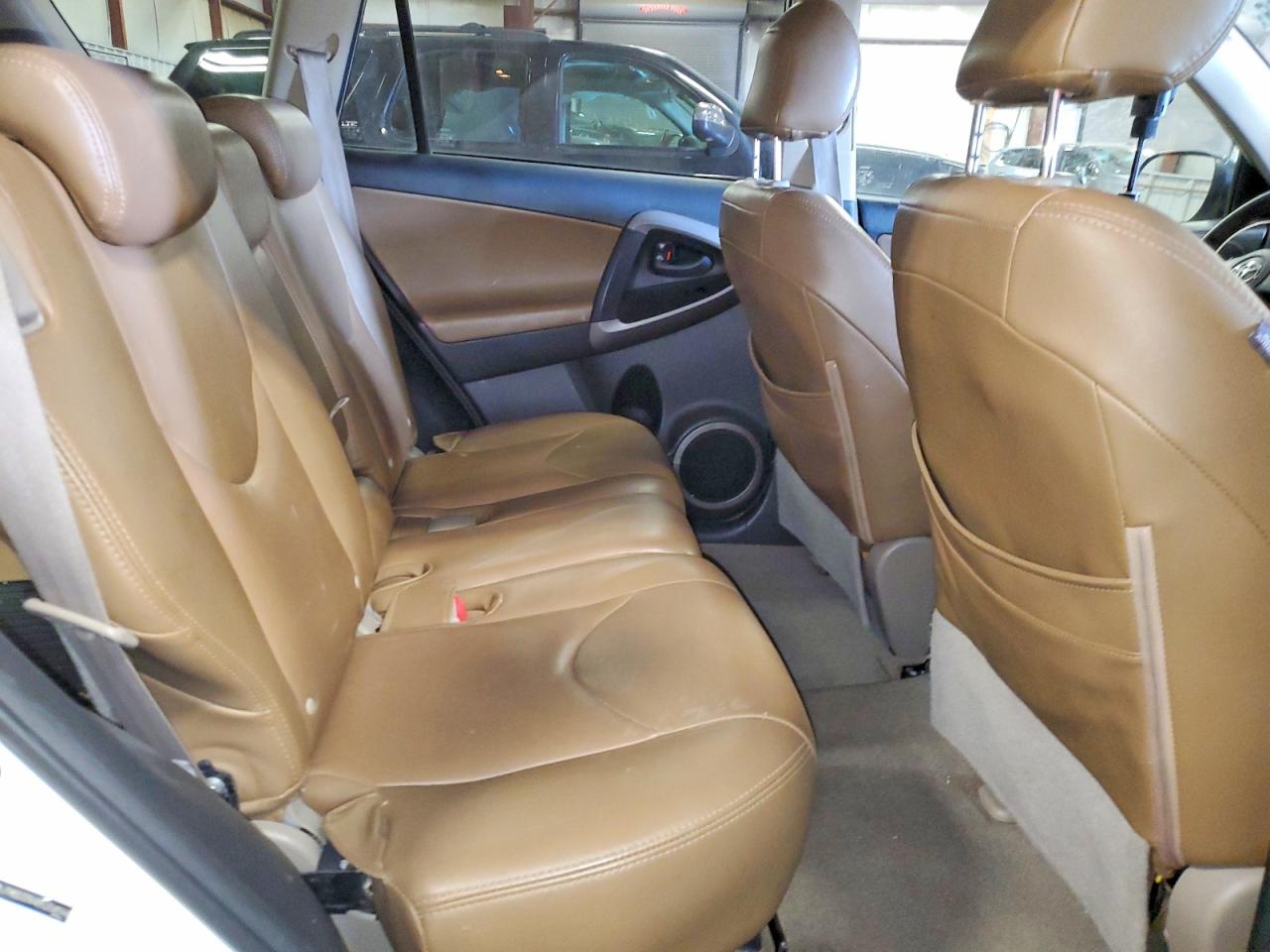 2008 Toyota Rav4 Base White vin: JTMBD33V485204594
