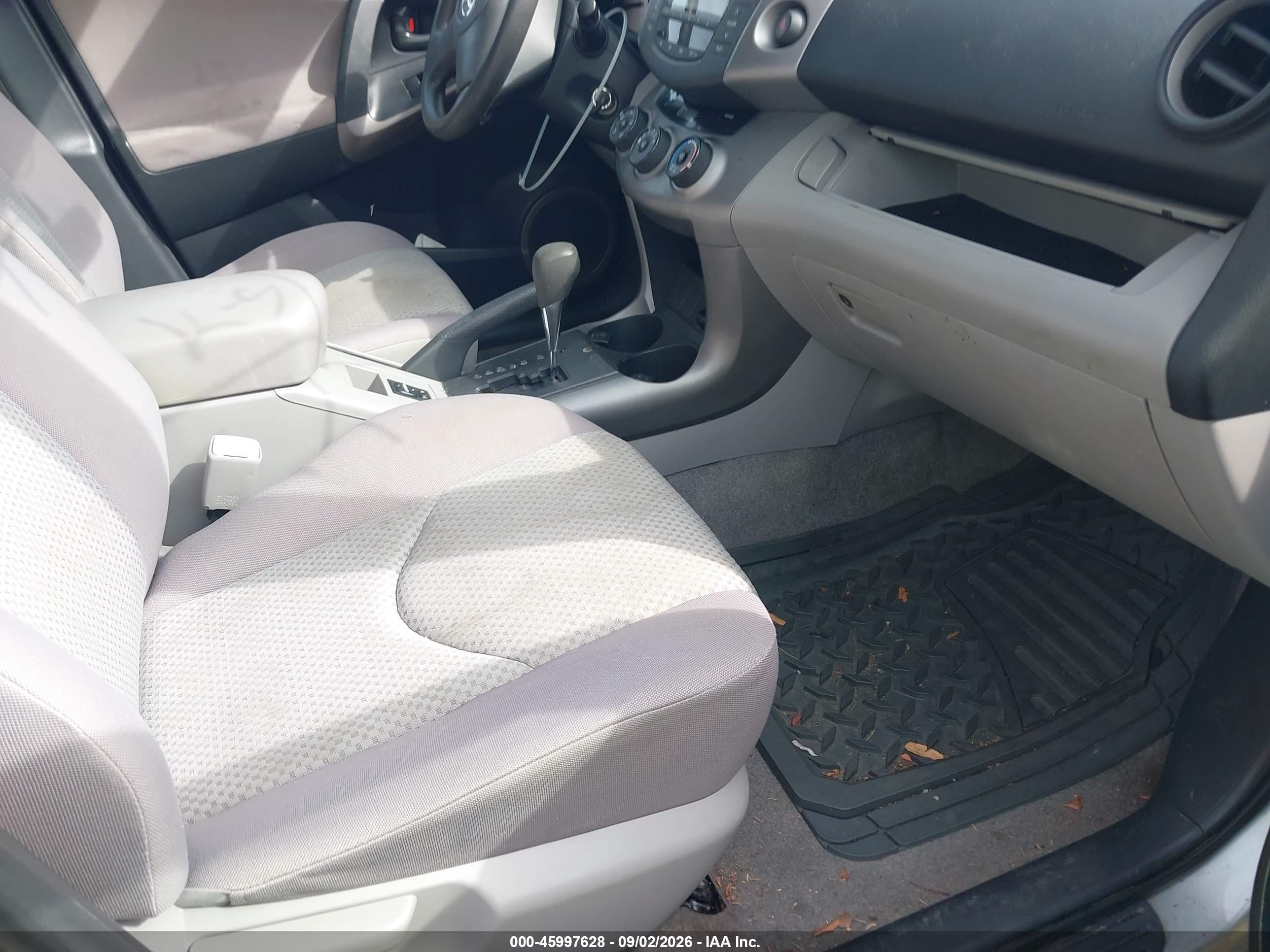 2008 Toyota Rav4   Silver vin: JTMBD33V485207396