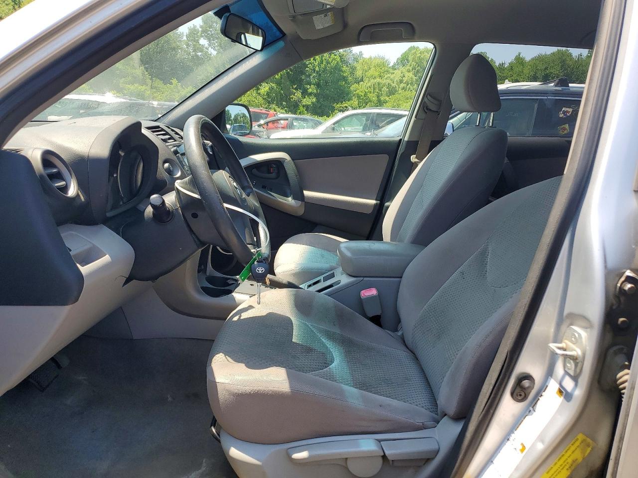 2008 Toyota Rav4 Base Silver vin: JTMBD33V485208063