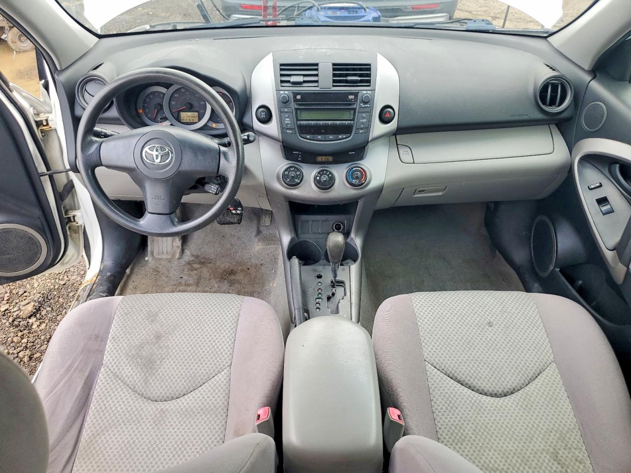 2008 Toyota Rav4 Base White vin: JTMBD33V485213814