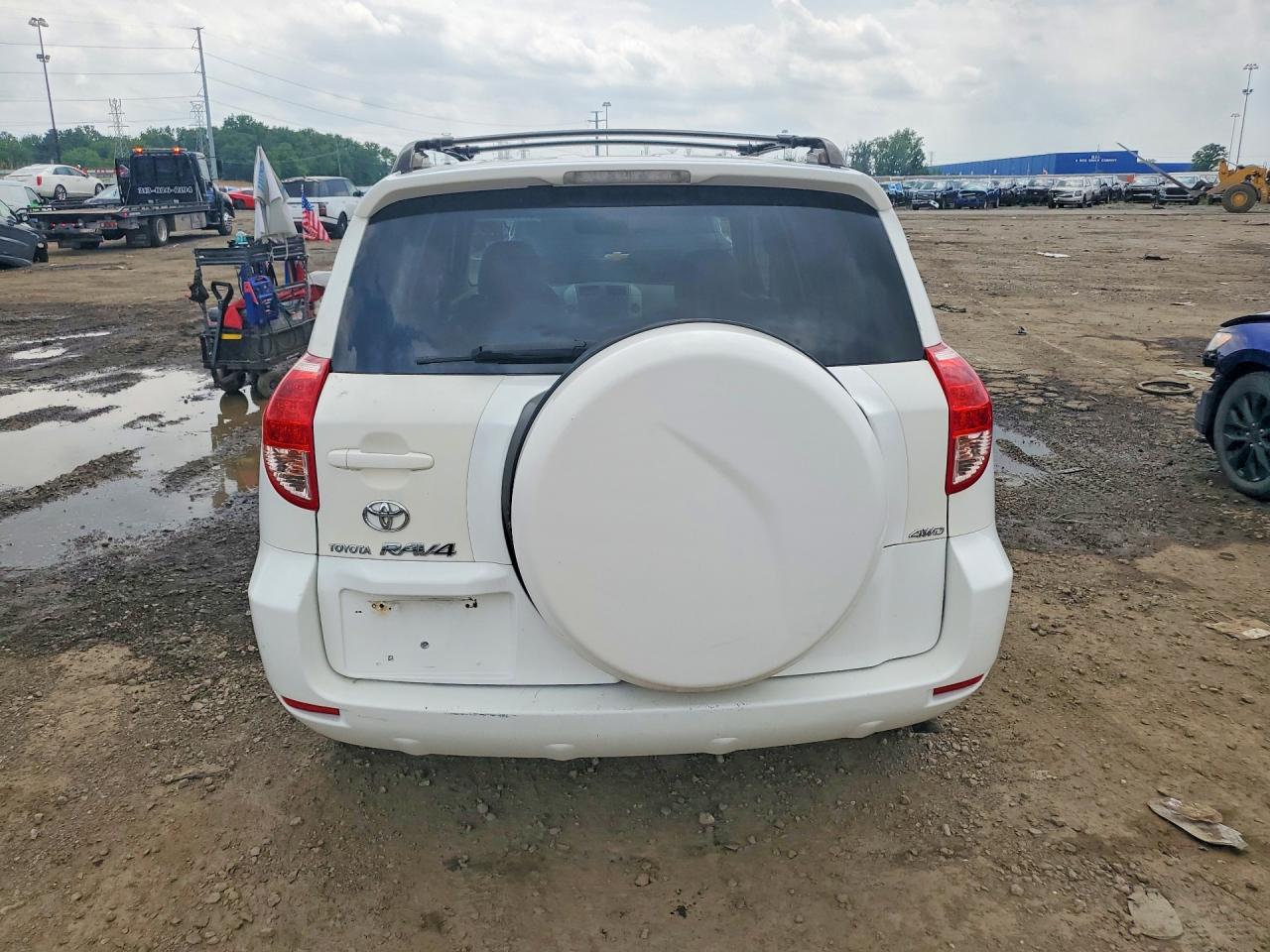 2008 Toyota Rav4 Base White vin: JTMBD33V485213814