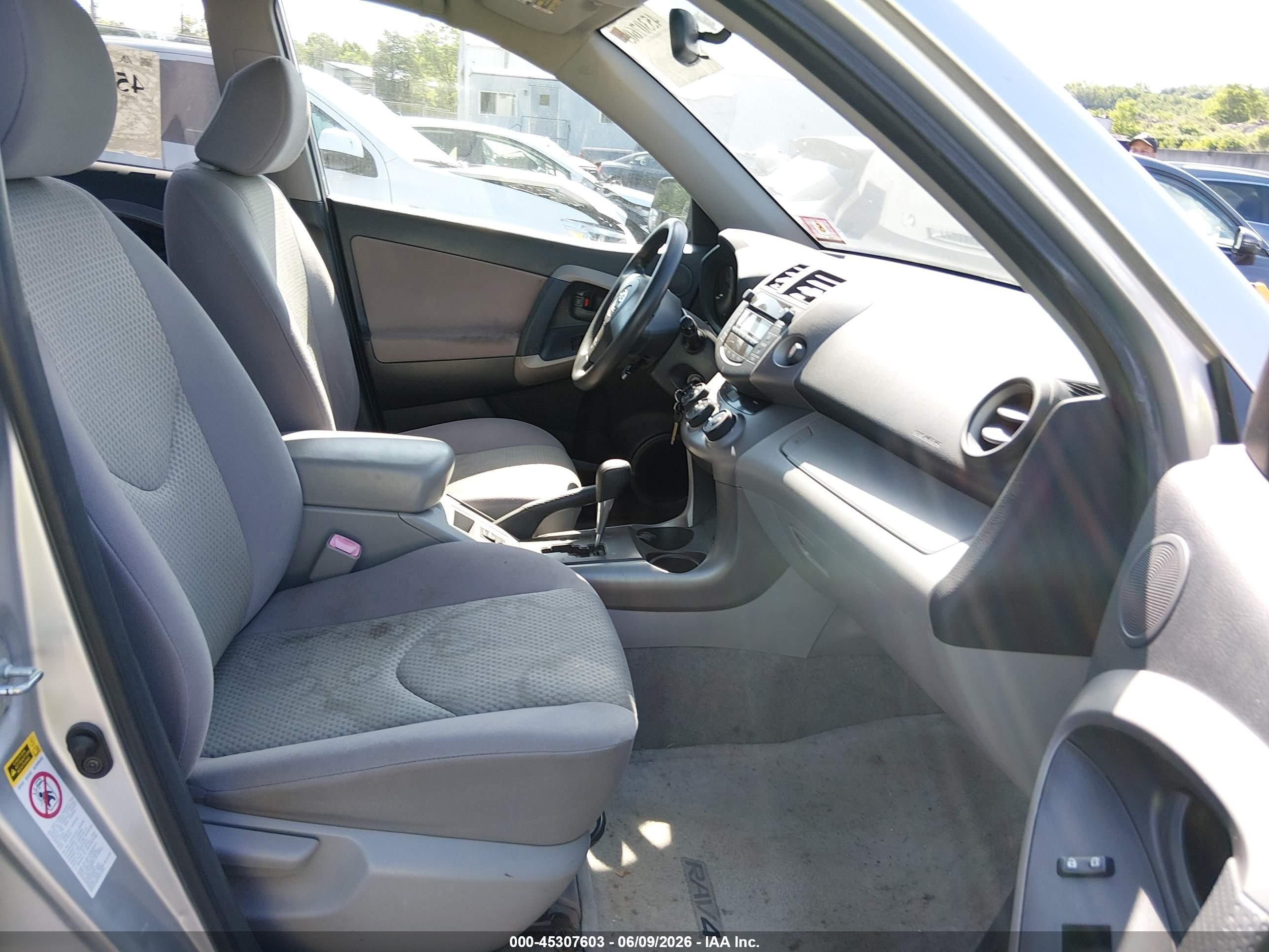 2008 Toyota Rav4   Silver vin: JTMBD33V486077338