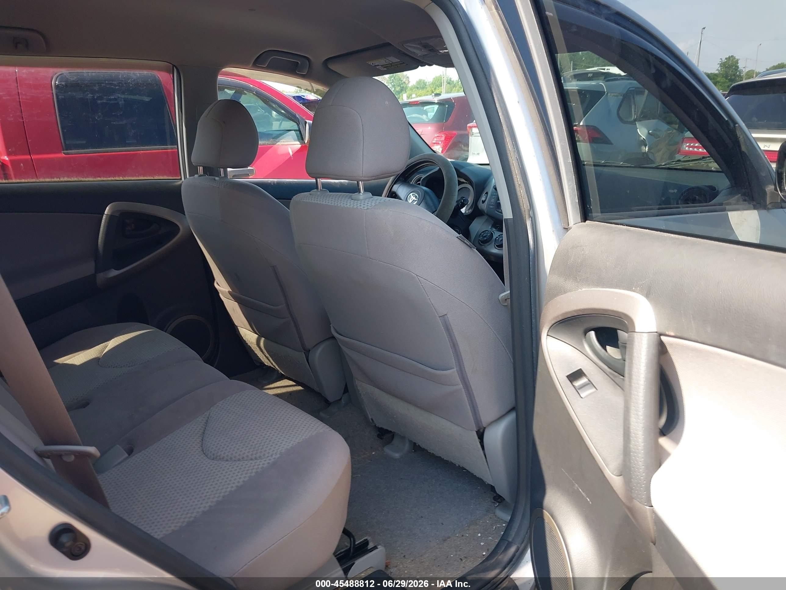 2008 Toyota Rav4   Серебряный vin: JTMBD33V486079252