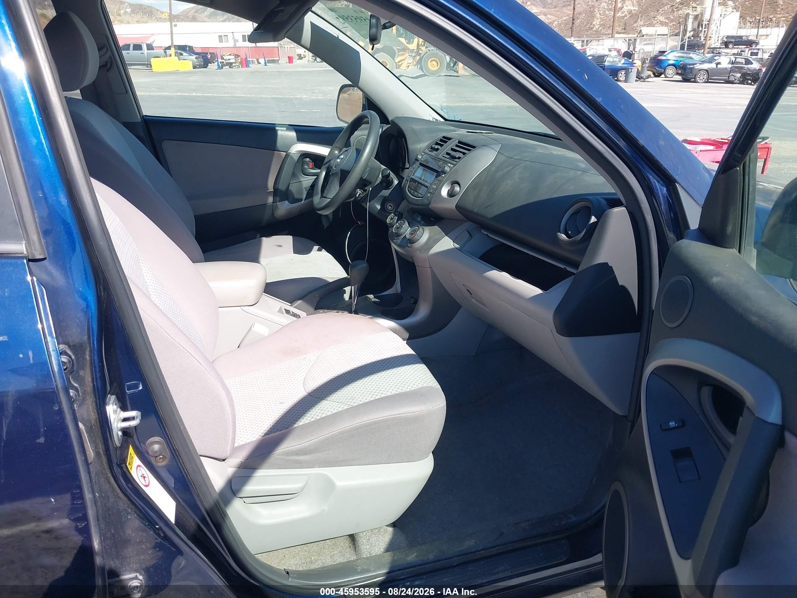 2006 Toyota Rav4   Синий vin: JTMBD33V565037630