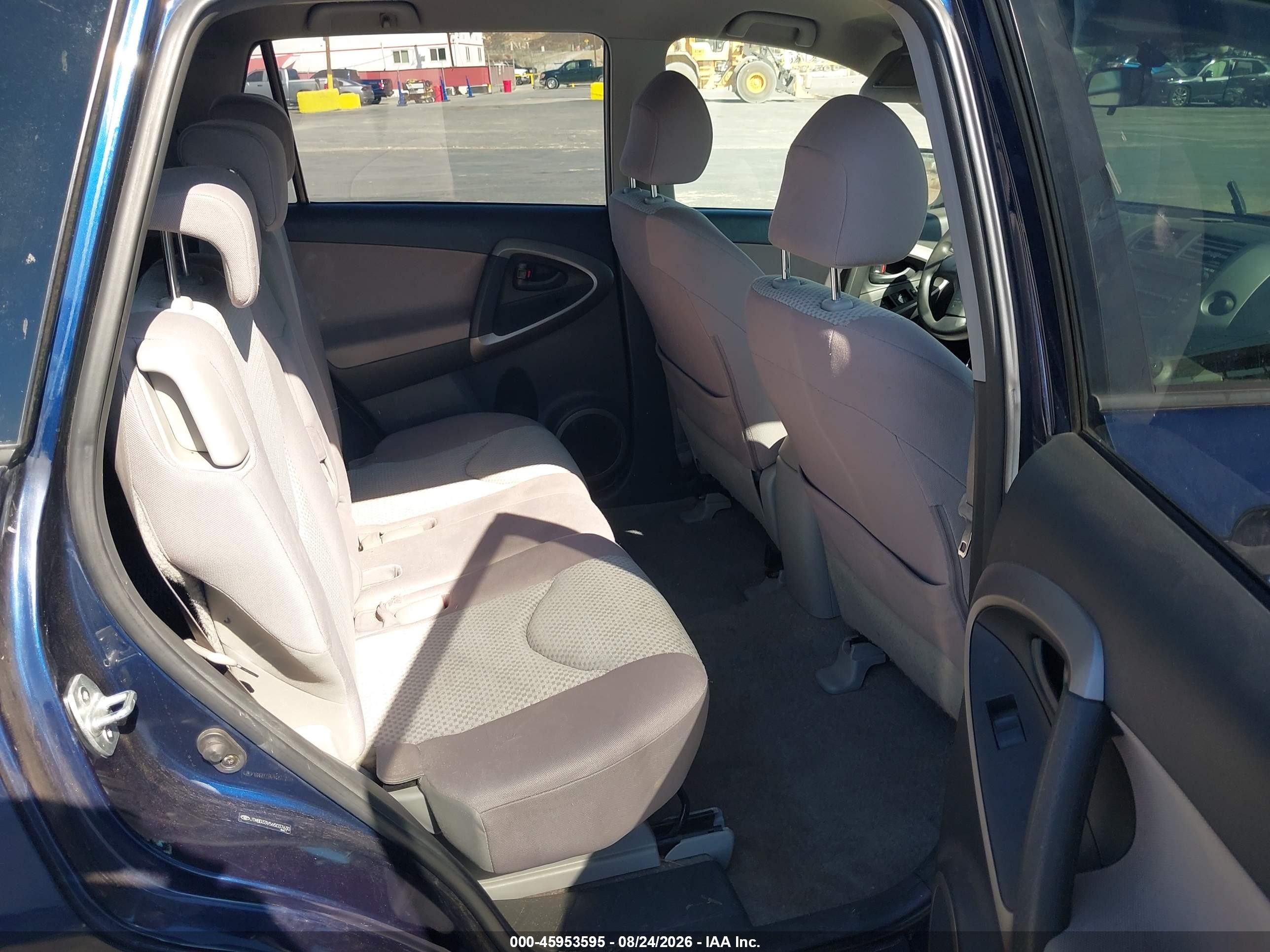 2006 Toyota Rav4   Синий vin: JTMBD33V565037630