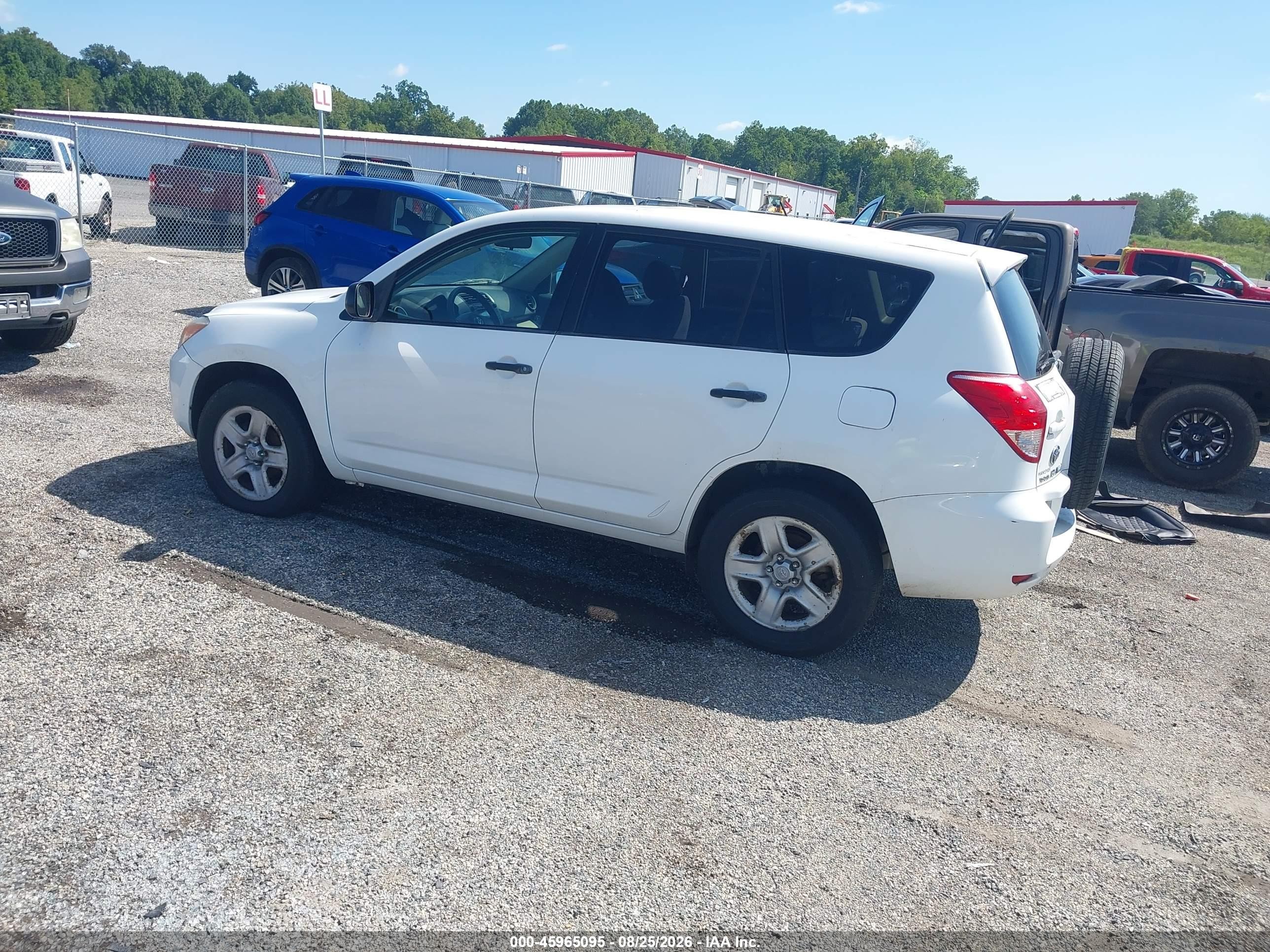 2006 Toyota Rav4   White vin: JTMBD33V566009496