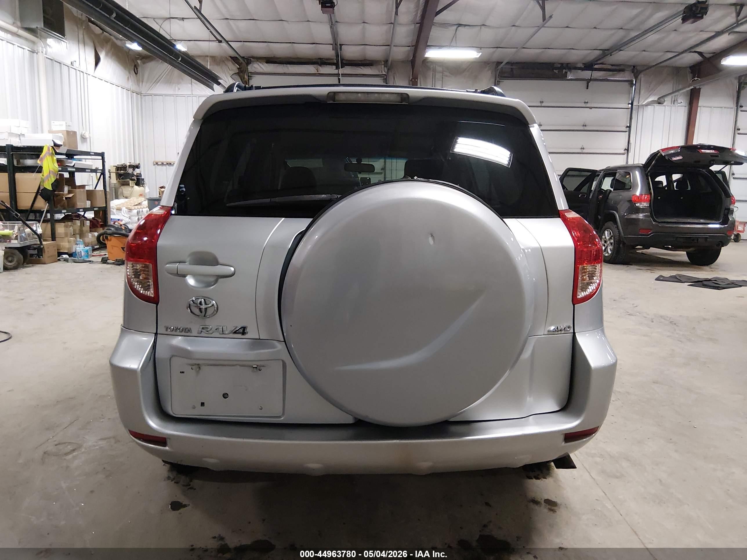 2008 Toyota Rav4   Gray vin: JTMBD33V585192181