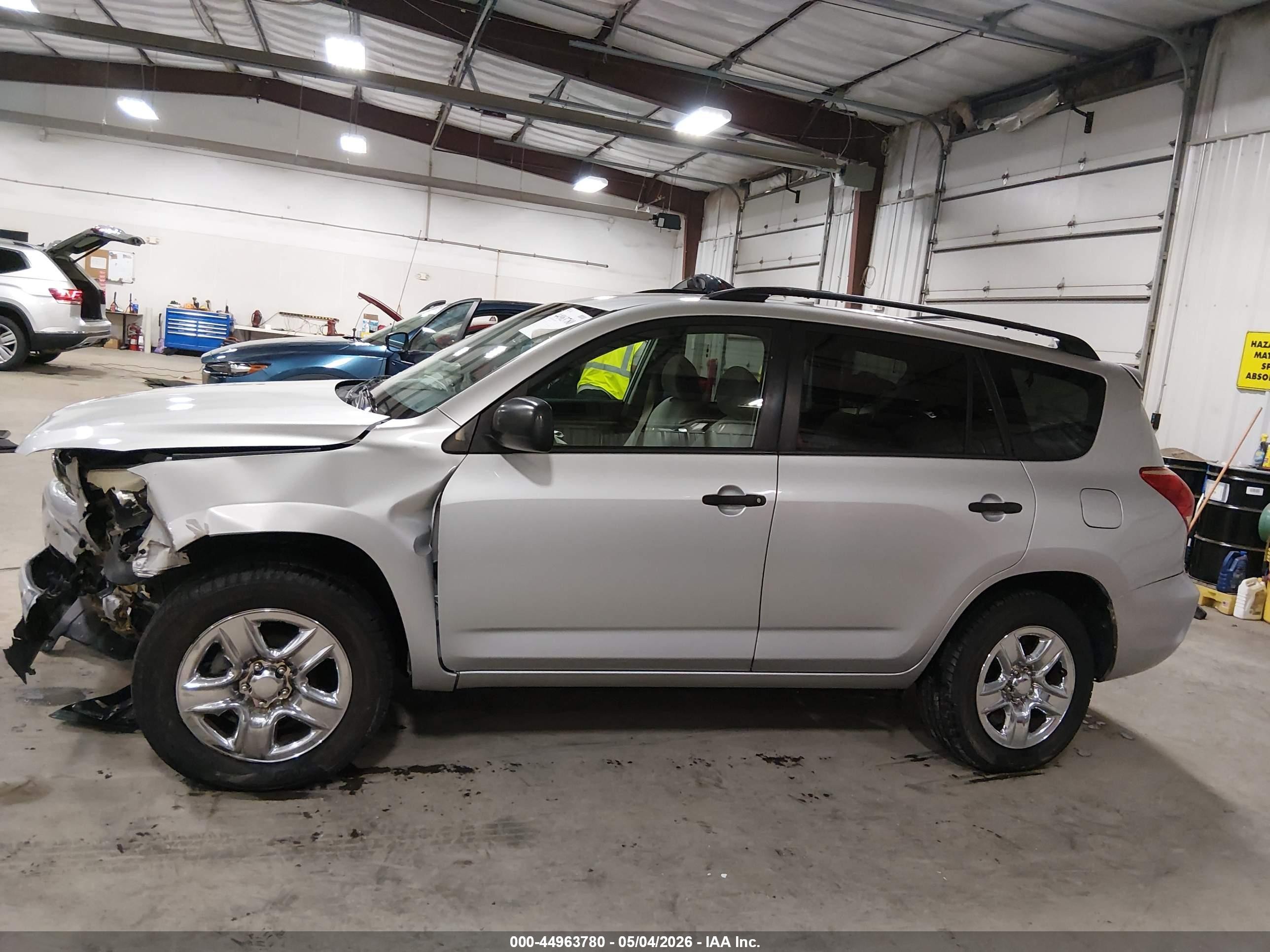 2008 Toyota Rav4   Gray vin: JTMBD33V585192181