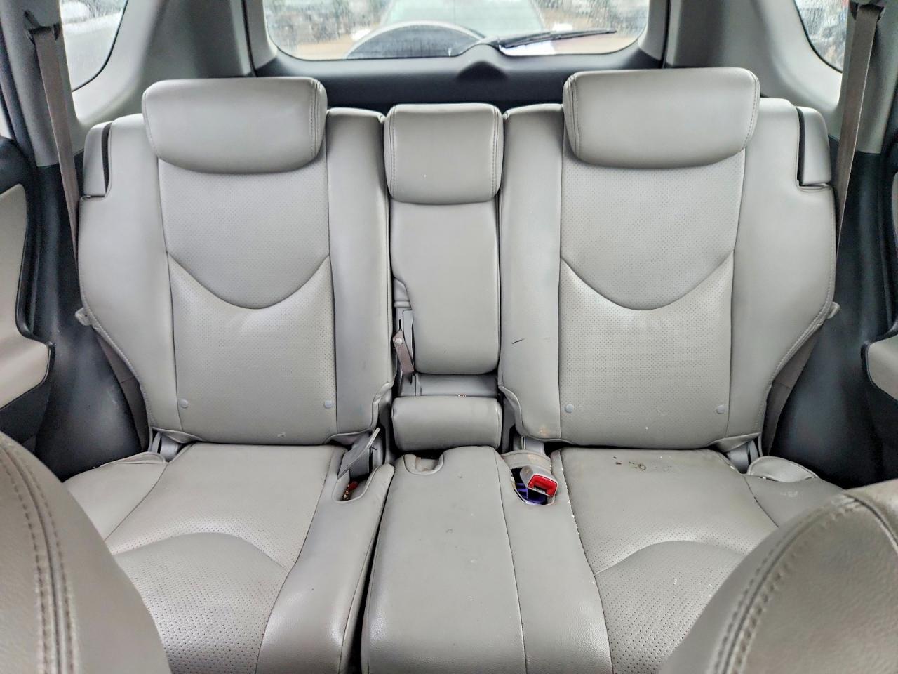2008 Toyota Rav4 Base White vin: JTMBD33V585212395