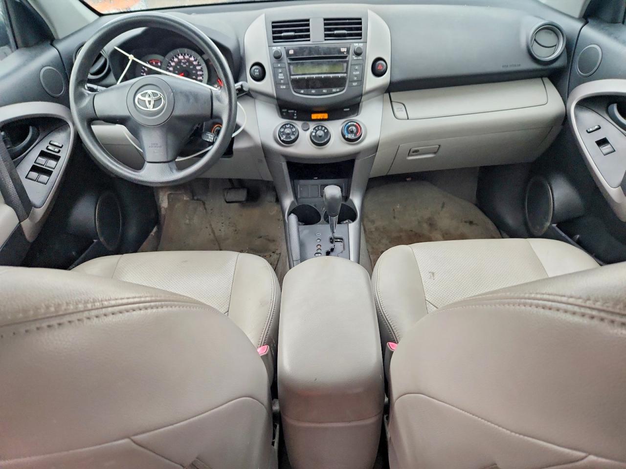 2008 Toyota Rav4 Base White vin: JTMBD33V585212395
