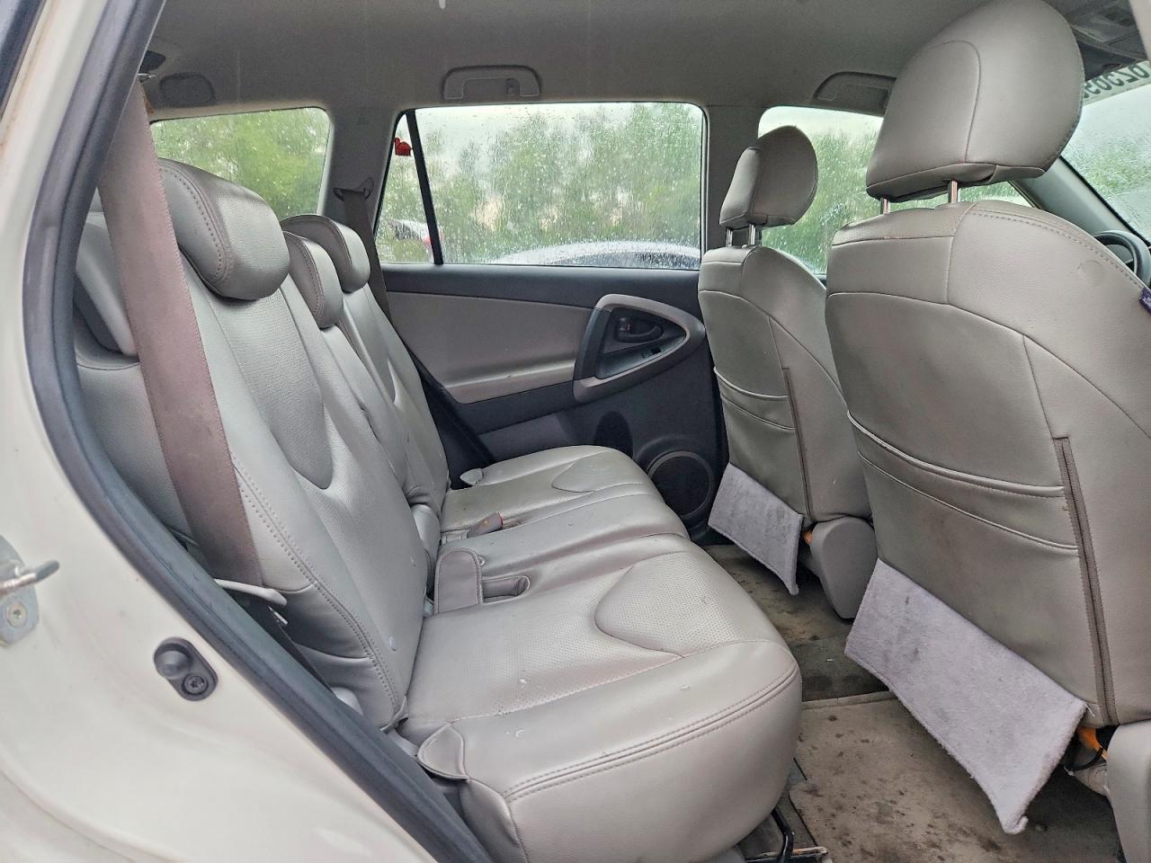 2008 Toyota Rav4 Base White vin: JTMBD33V585212395