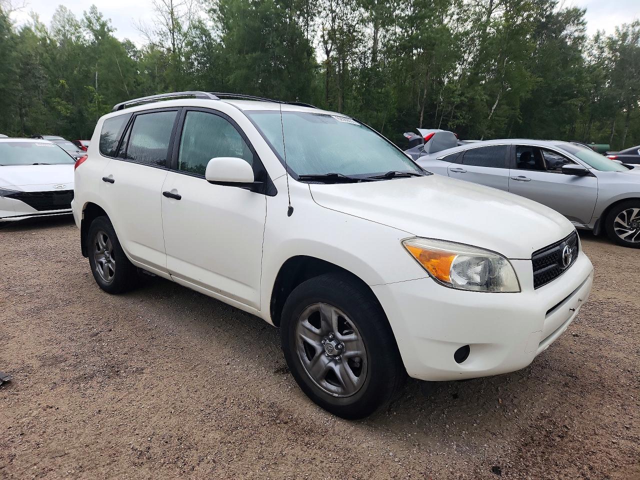 2008 Toyota Rav4 Base White vin: JTMBD33V585212395