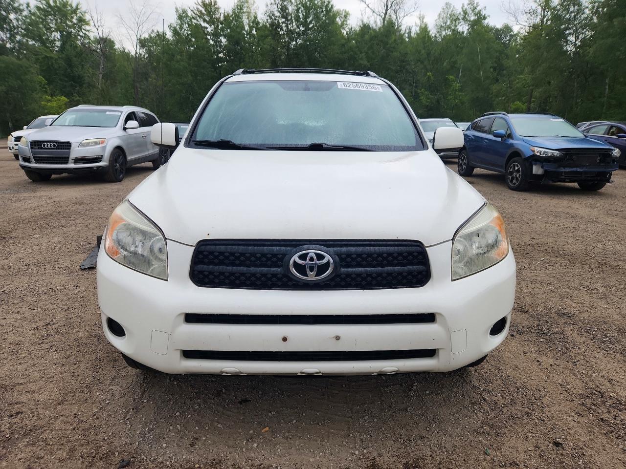 2008 Toyota Rav4 Base White vin: JTMBD33V585212395