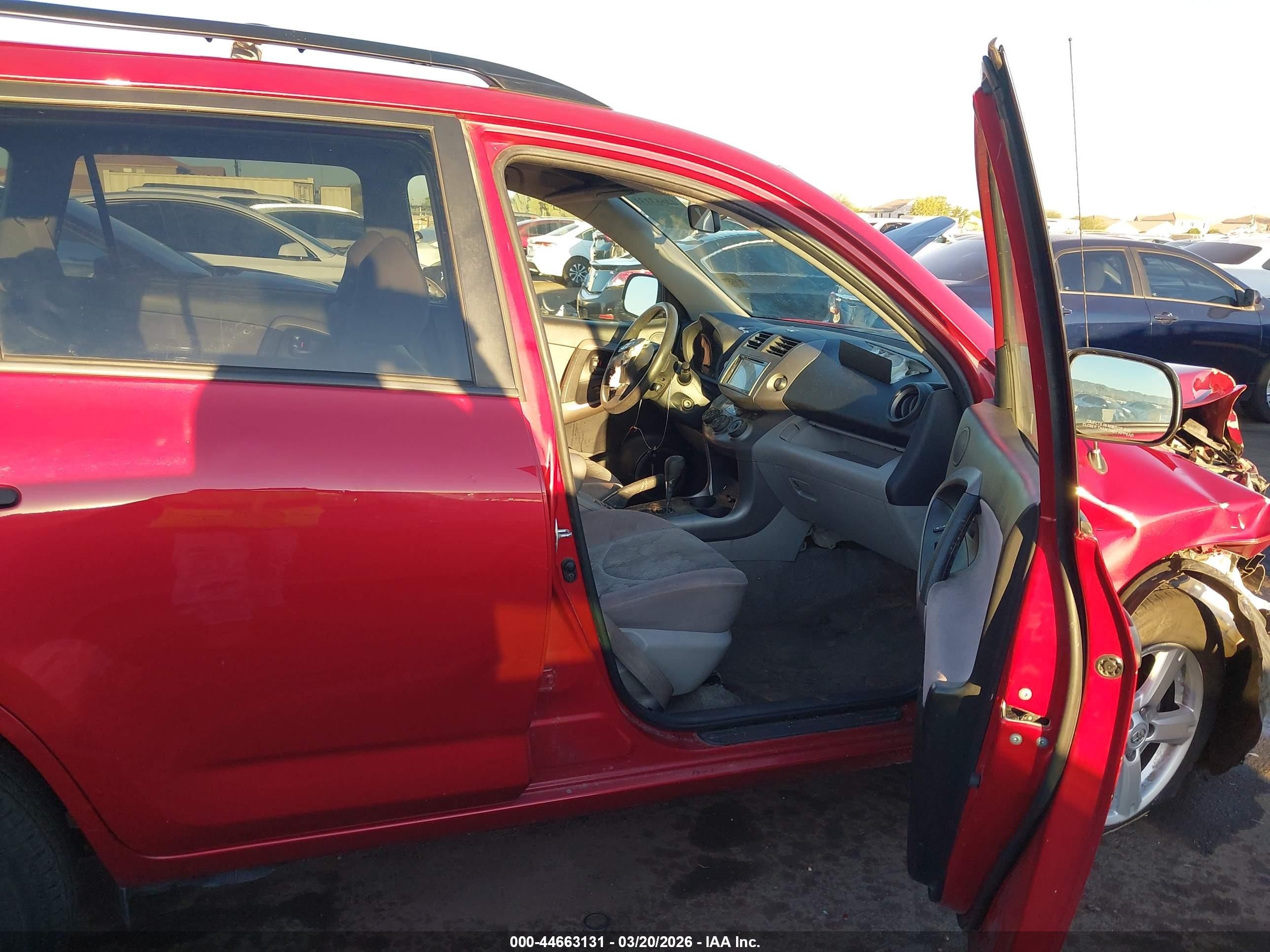 2008 Toyota Rav4 Red vin: JTMBD33V586060354