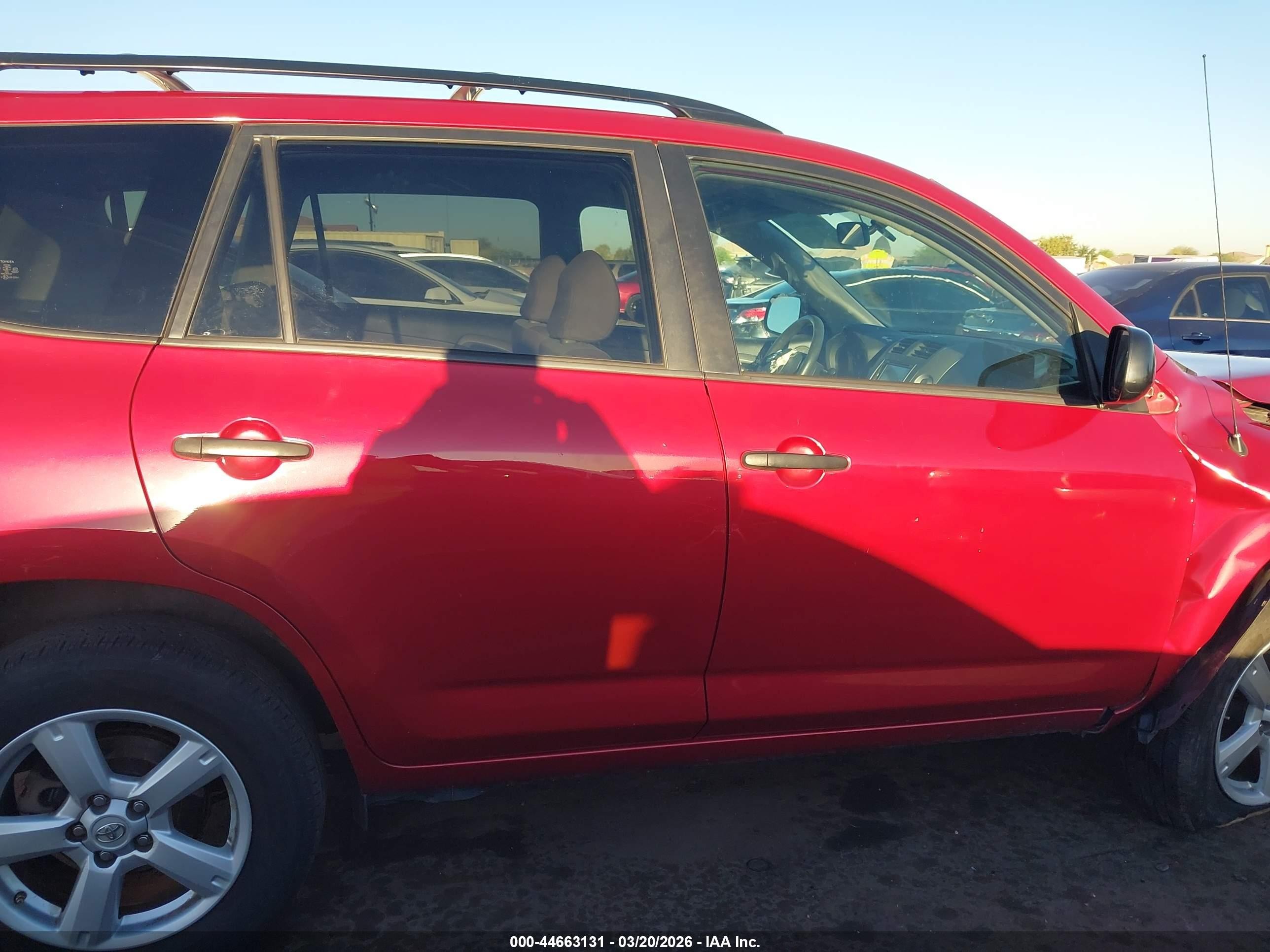 2008 Toyota Rav4 Red vin: JTMBD33V586060354