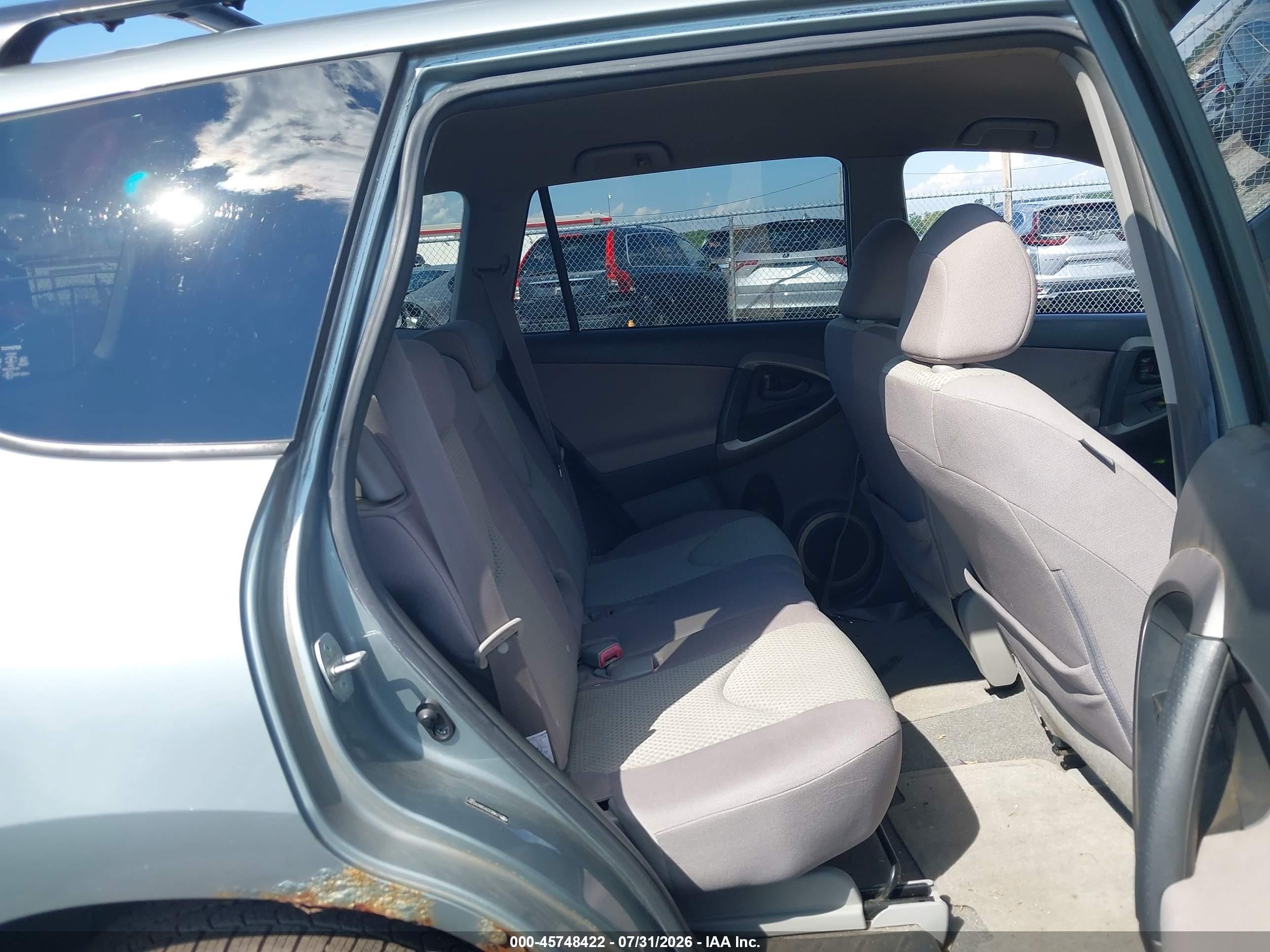 2008 Toyota Rav4   Gray vin: JTMBD33V586065361