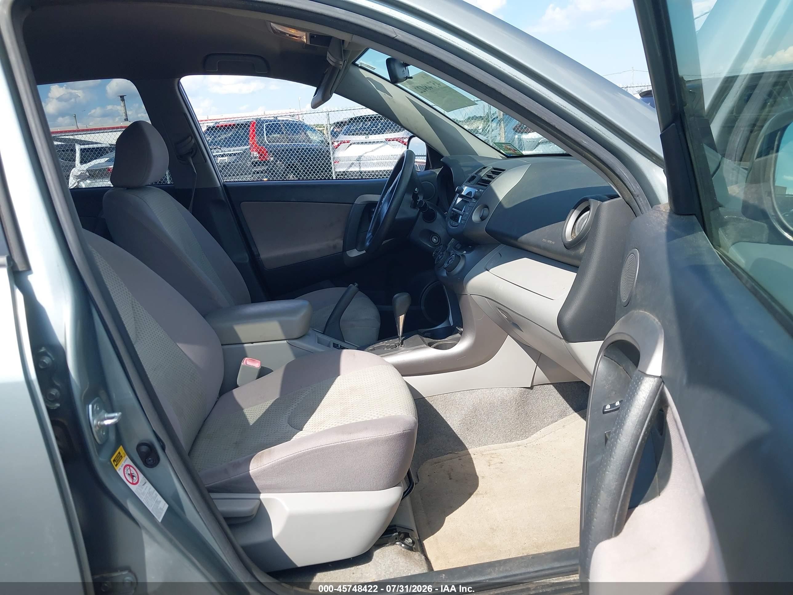 2008 Toyota Rav4   Gray vin: JTMBD33V586065361
