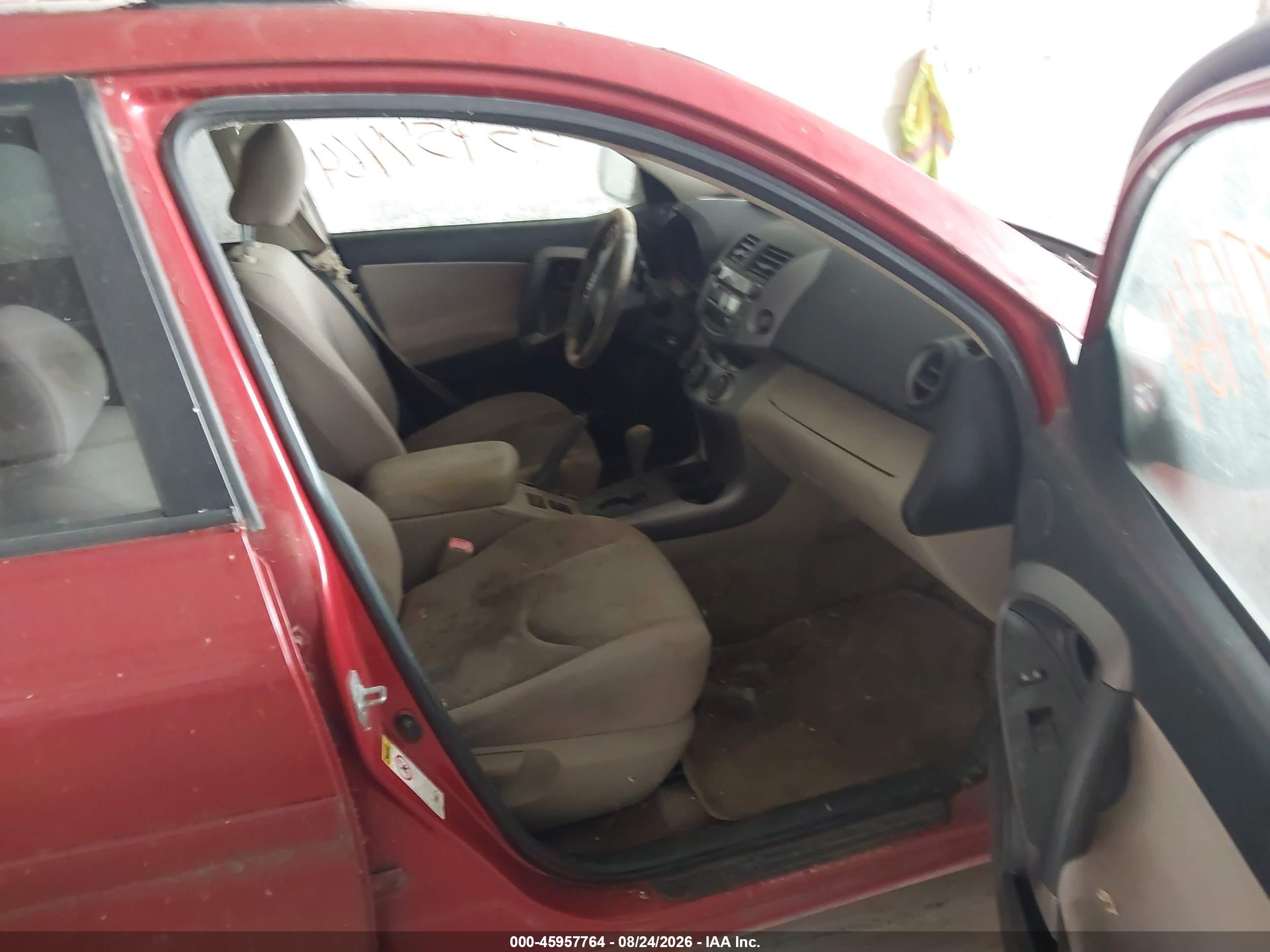 2008 Toyota Rav4   Red vin: JTMBD33V586087585