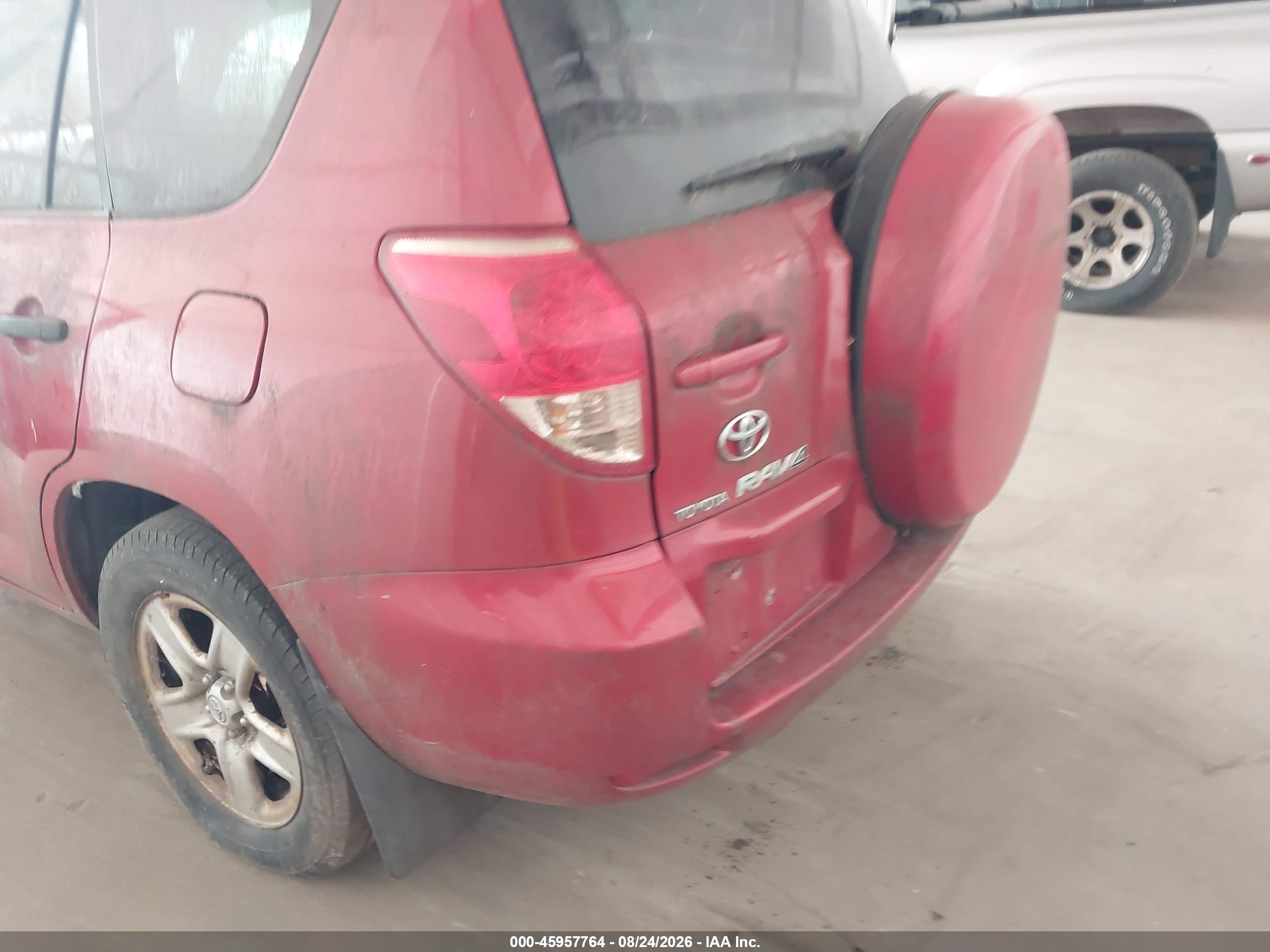 2008 Toyota Rav4   Red vin: JTMBD33V586087585
