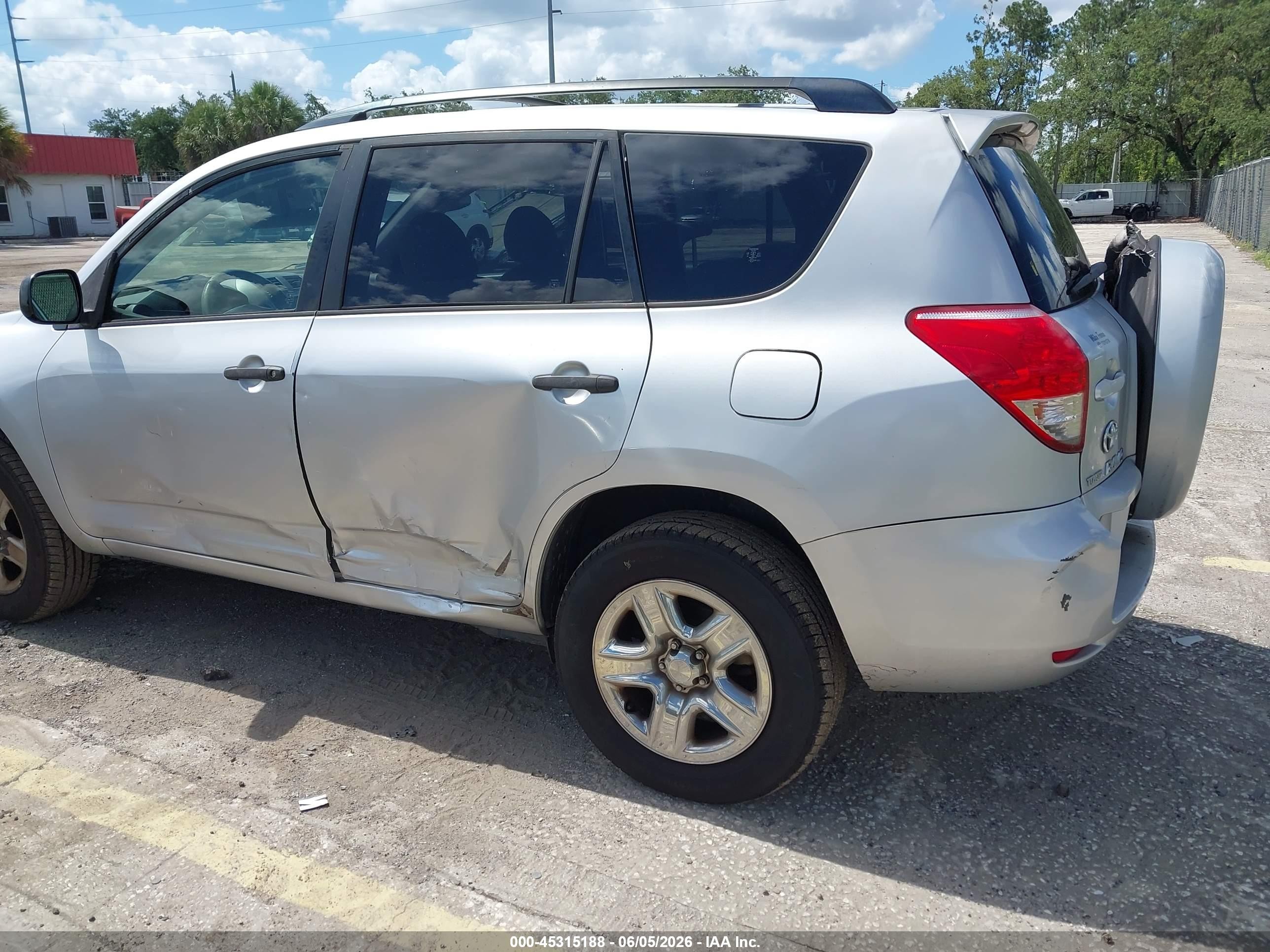 2006 Toyota Rav4   Silver vin: JTMBD33V665012106